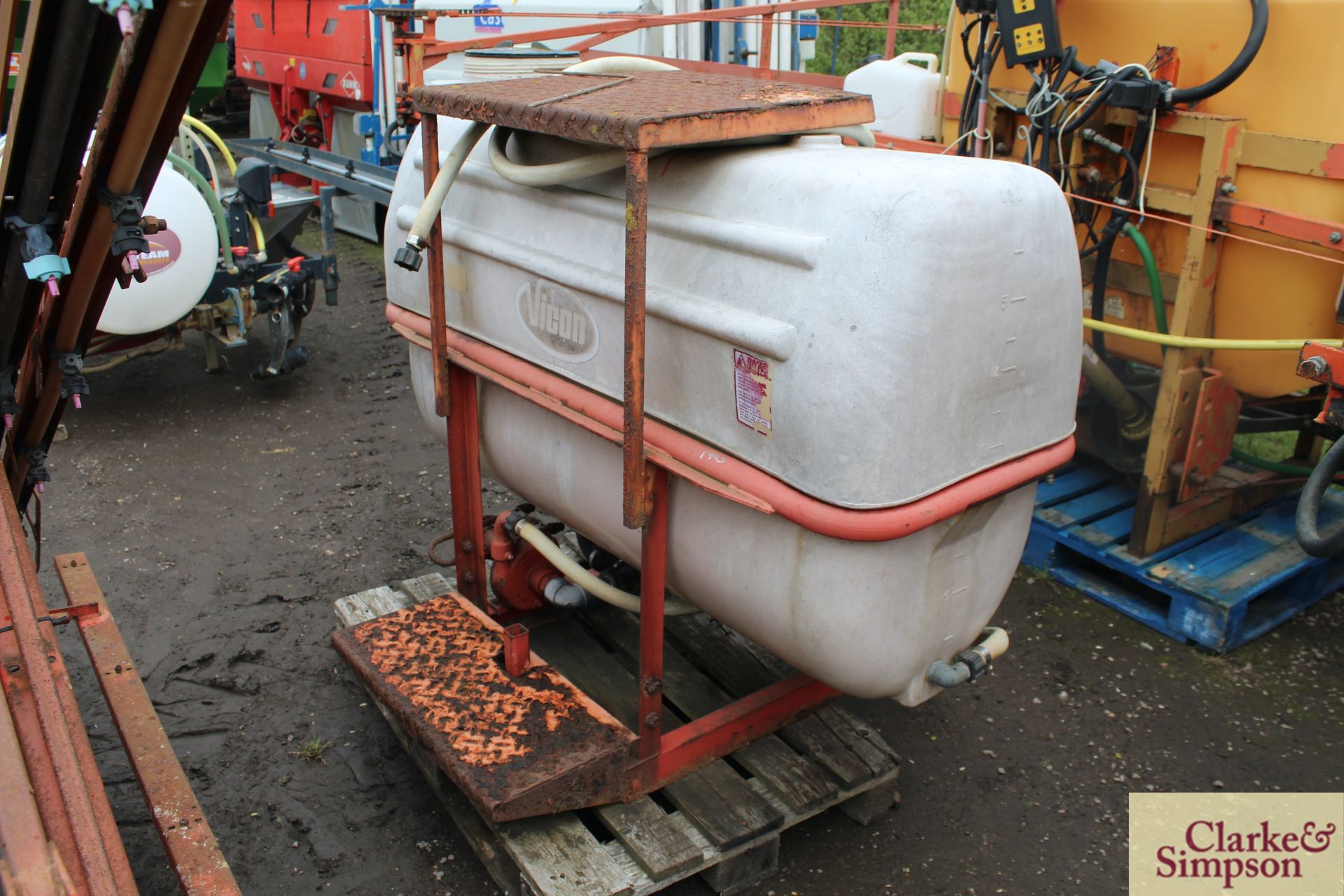 Vicon 630L front tank. With pump and electric valve. * - Image 5 of 8