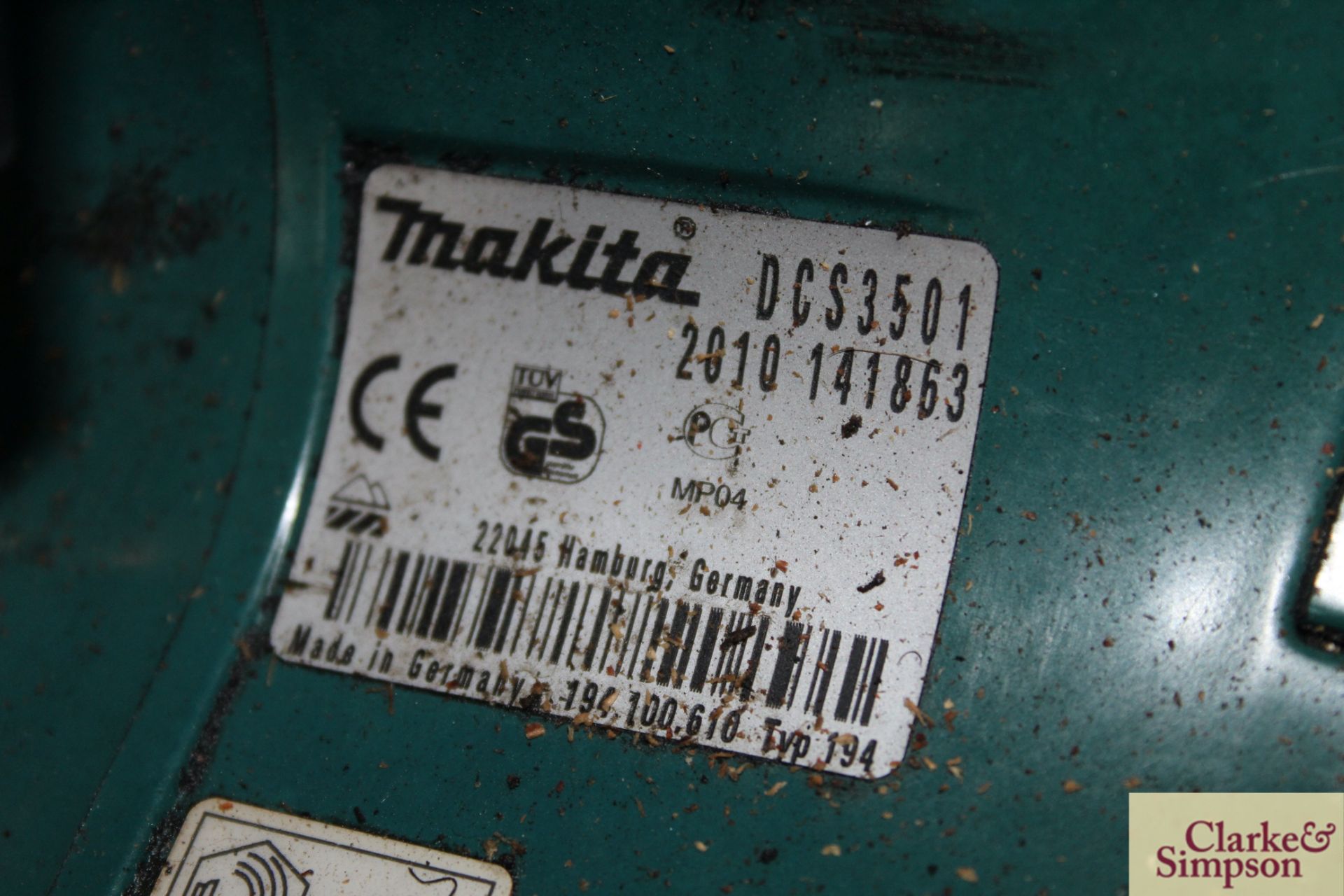 Makita chainsaw. - Image 8 of 9