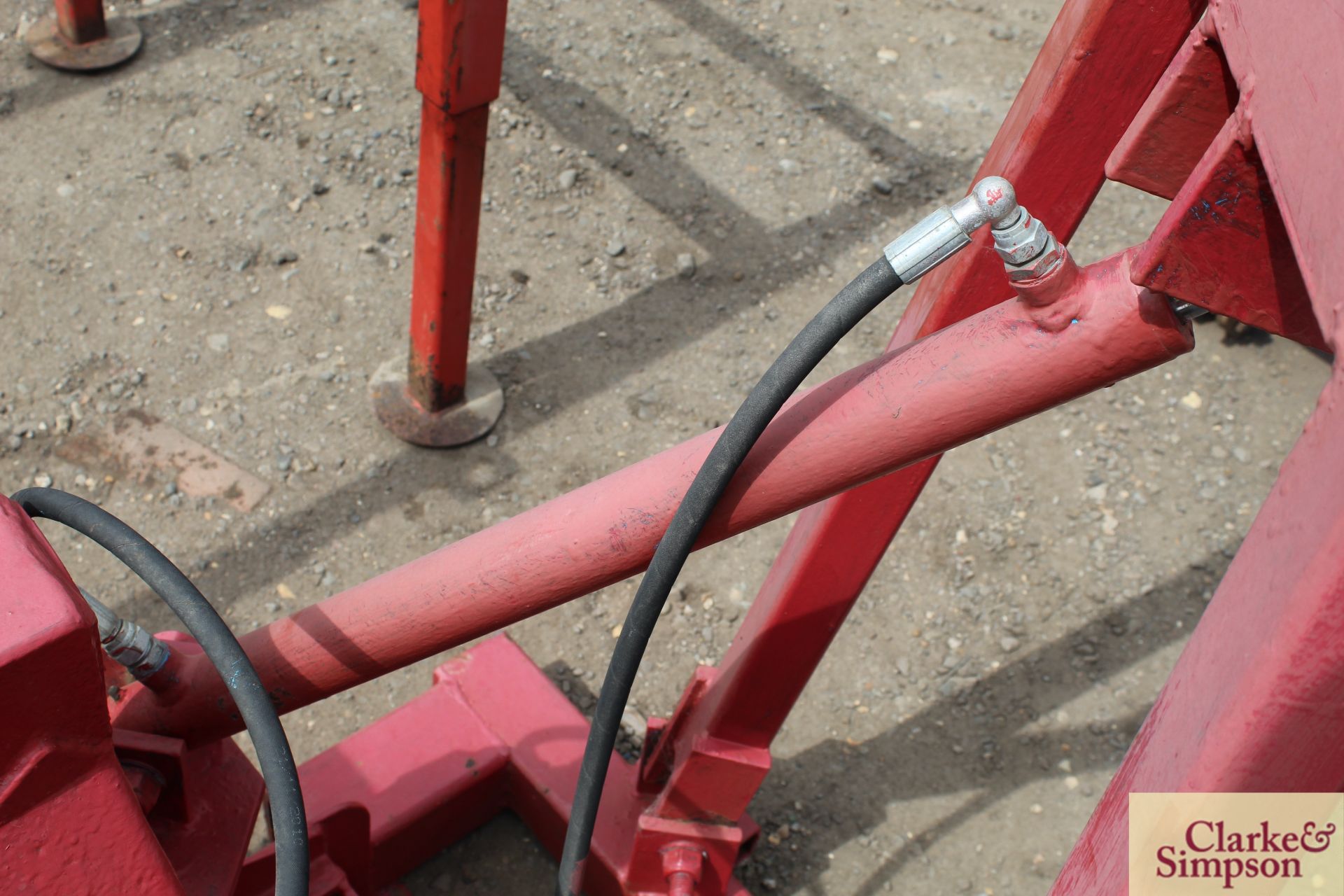 Front linkage frame with hydraulic bout markers. Previously used when drilling beet. * - Image 6 of 7