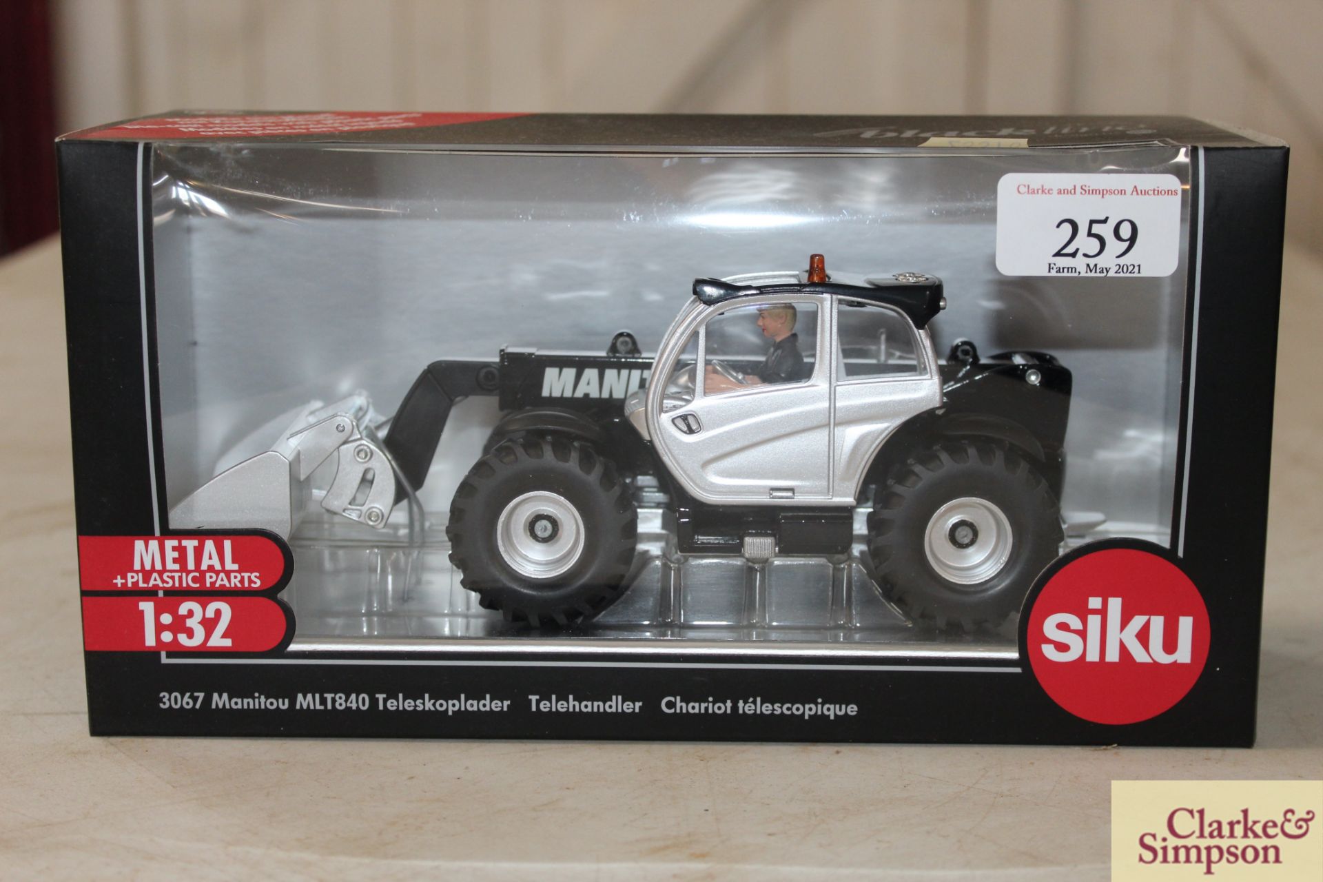 Siku Manitou MLT840 Telescopic Black Ltd Ed 1/32. * - Image 2 of 2