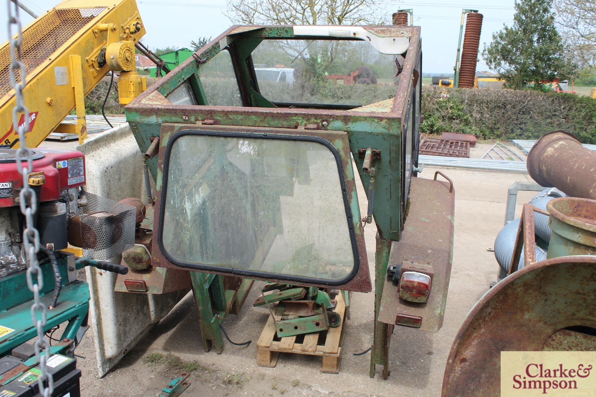 Duncan cab for John Deere 30 series tractor. With all glass and lights. - Image 4 of 11
