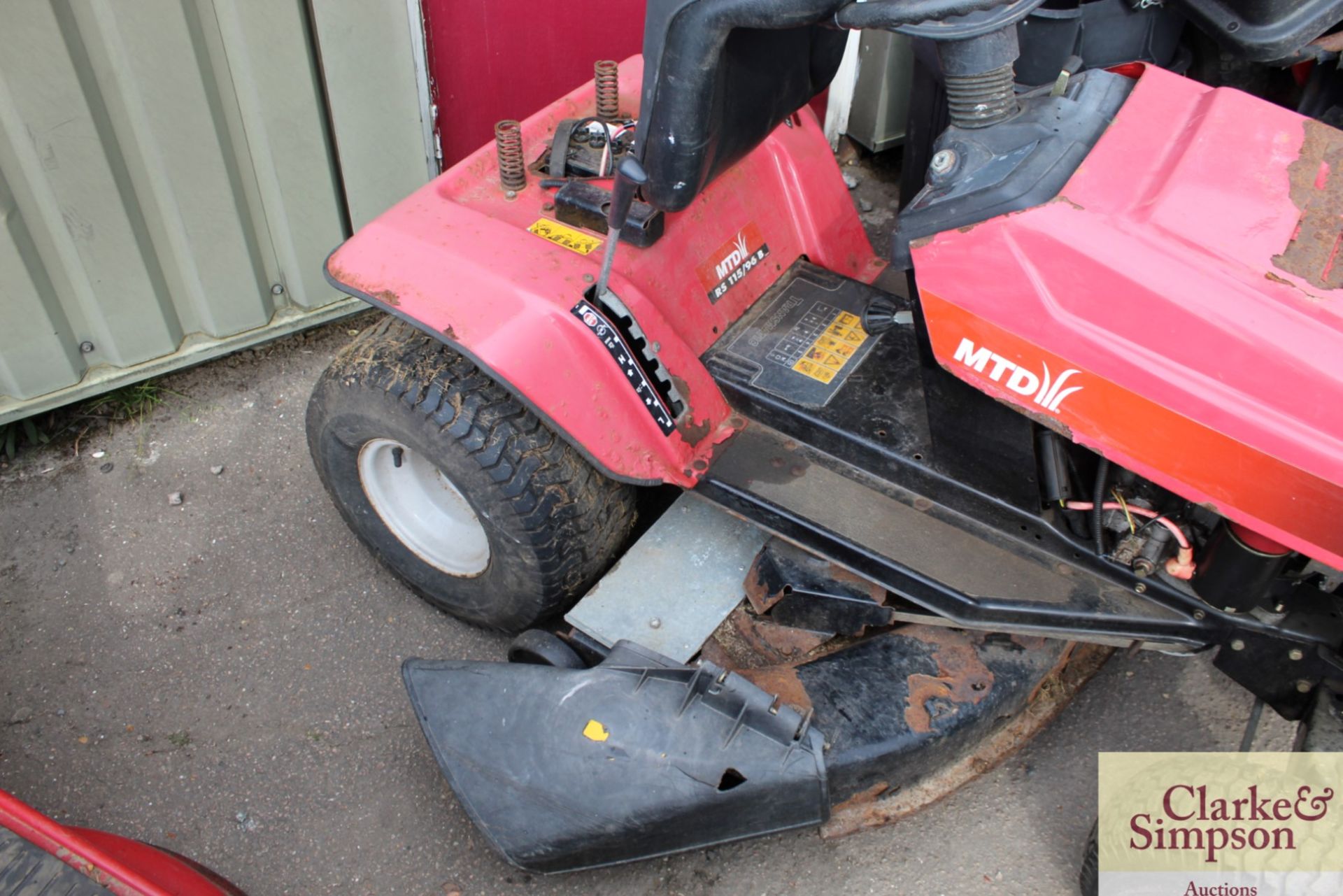 MTD 36in ride-on mower. - Image 4 of 4