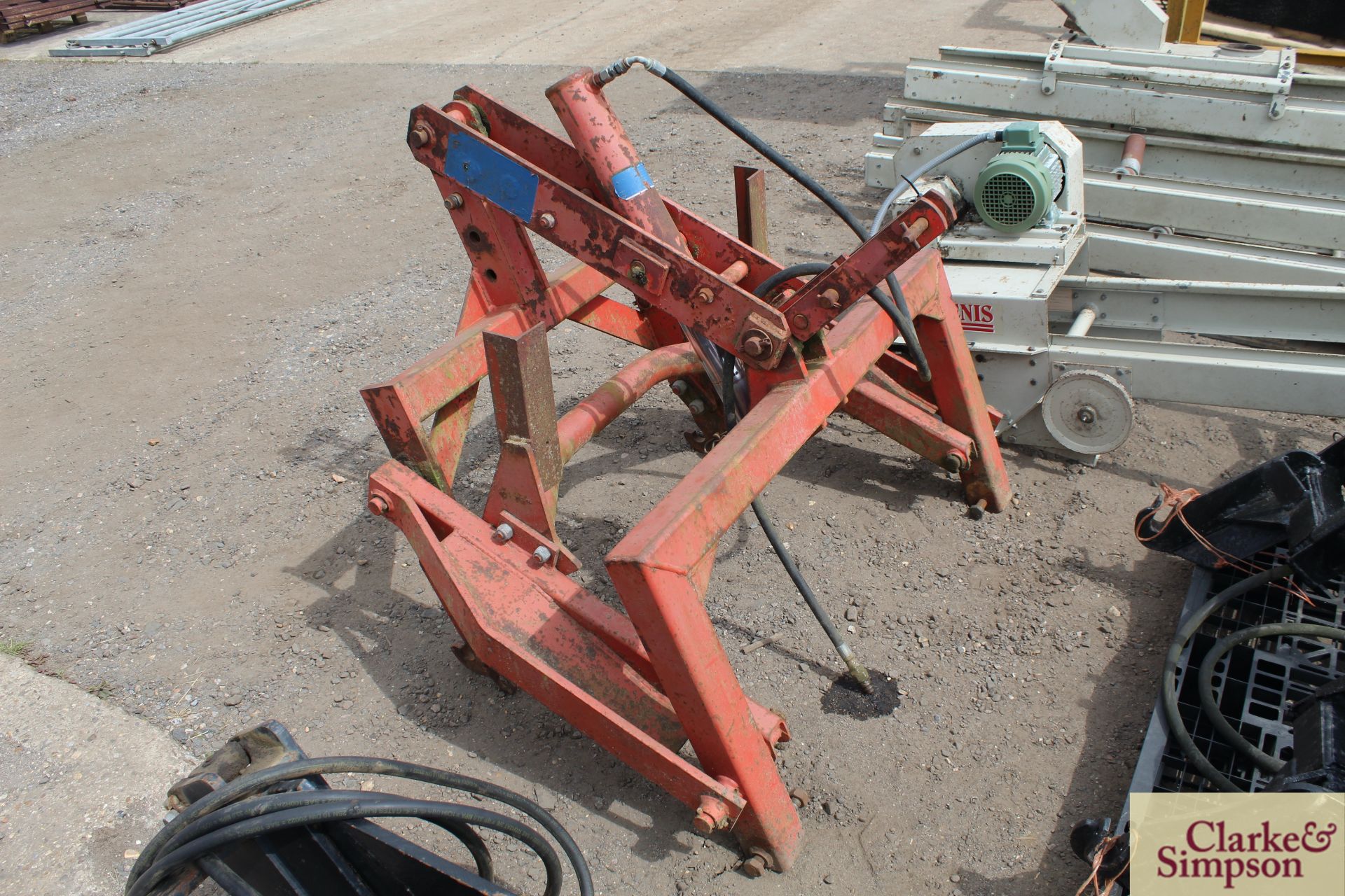 Kuhn up and over drill linkage for power harrow. * - Image 3 of 6