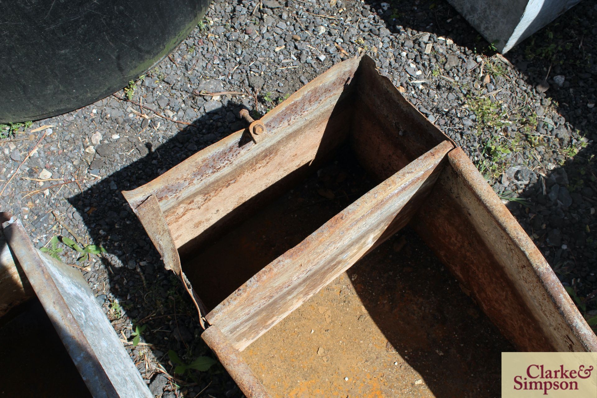 Galvanised water tank. * - Image 5 of 5