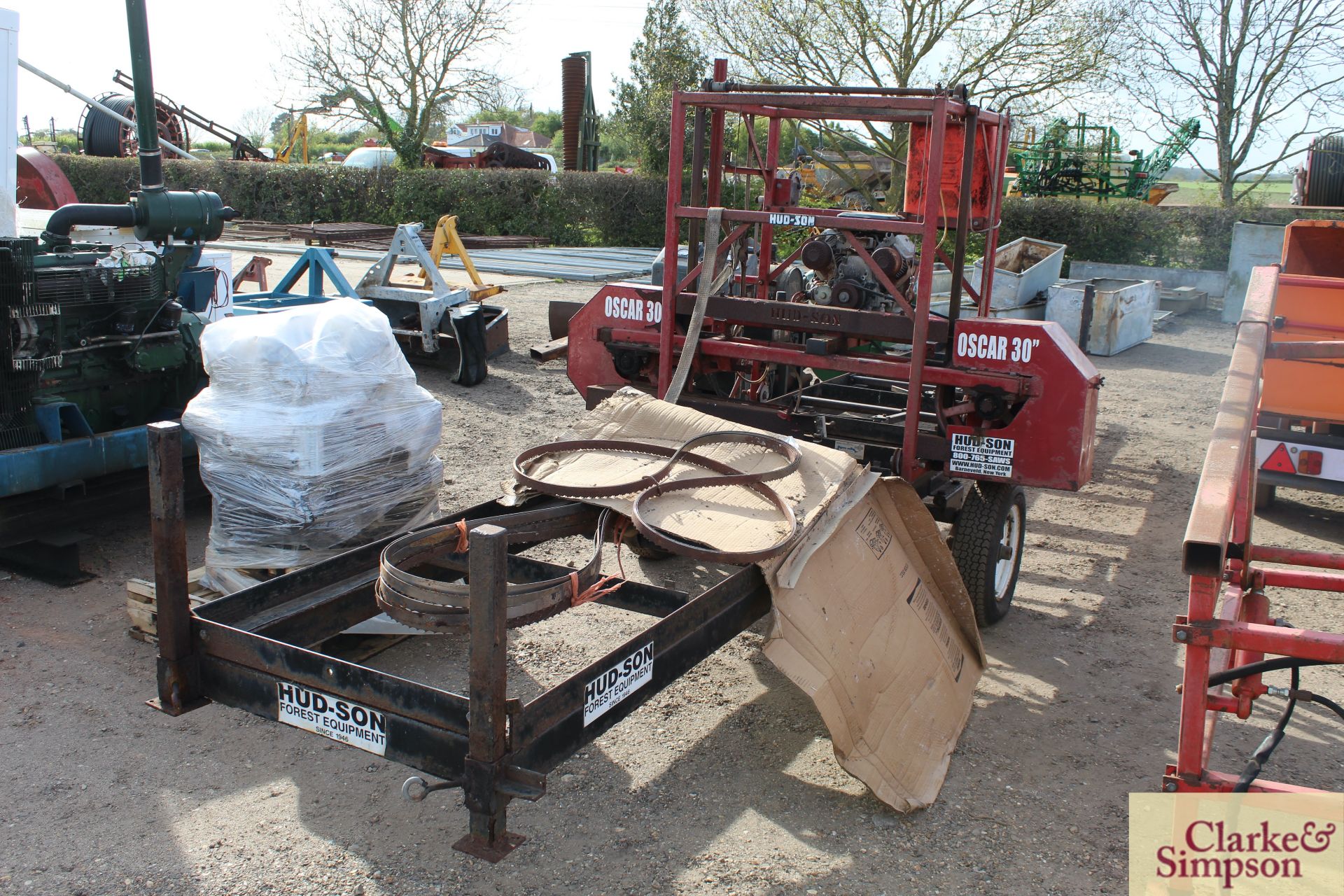 Hud-Son Oscar 30in portable trailer mounted saw mill. With Vanguard V-twin petrol engine. - Image 4 of 14