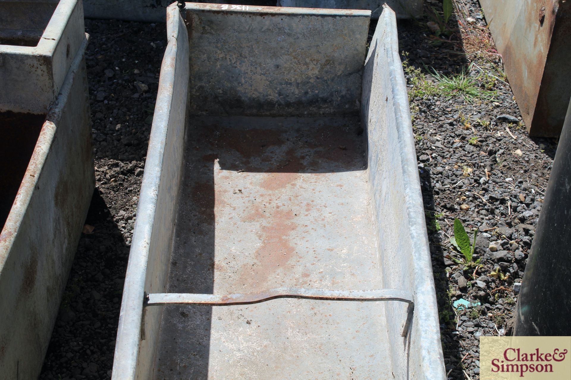 Galvanised water tank. * - Image 5 of 5