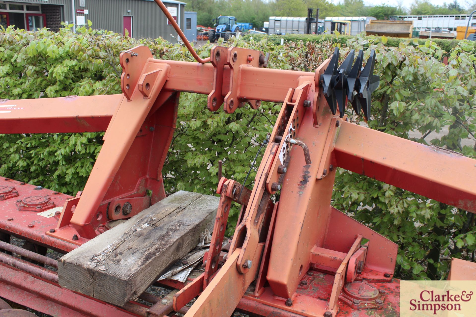 Lely 5m rigid power harrow. With crumbler and transport trailer. Vendor reports that a seal has gone - Image 10 of 19