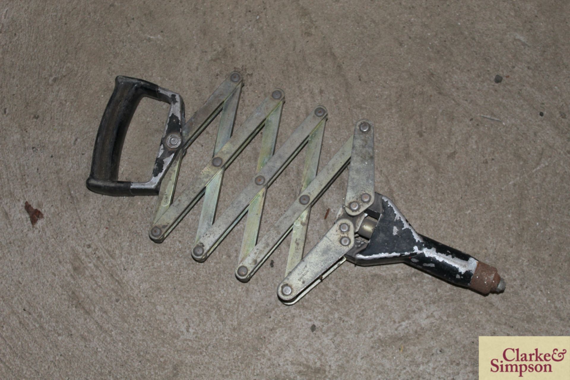 Lazy tong pop rivet gun. - Image 2 of 3