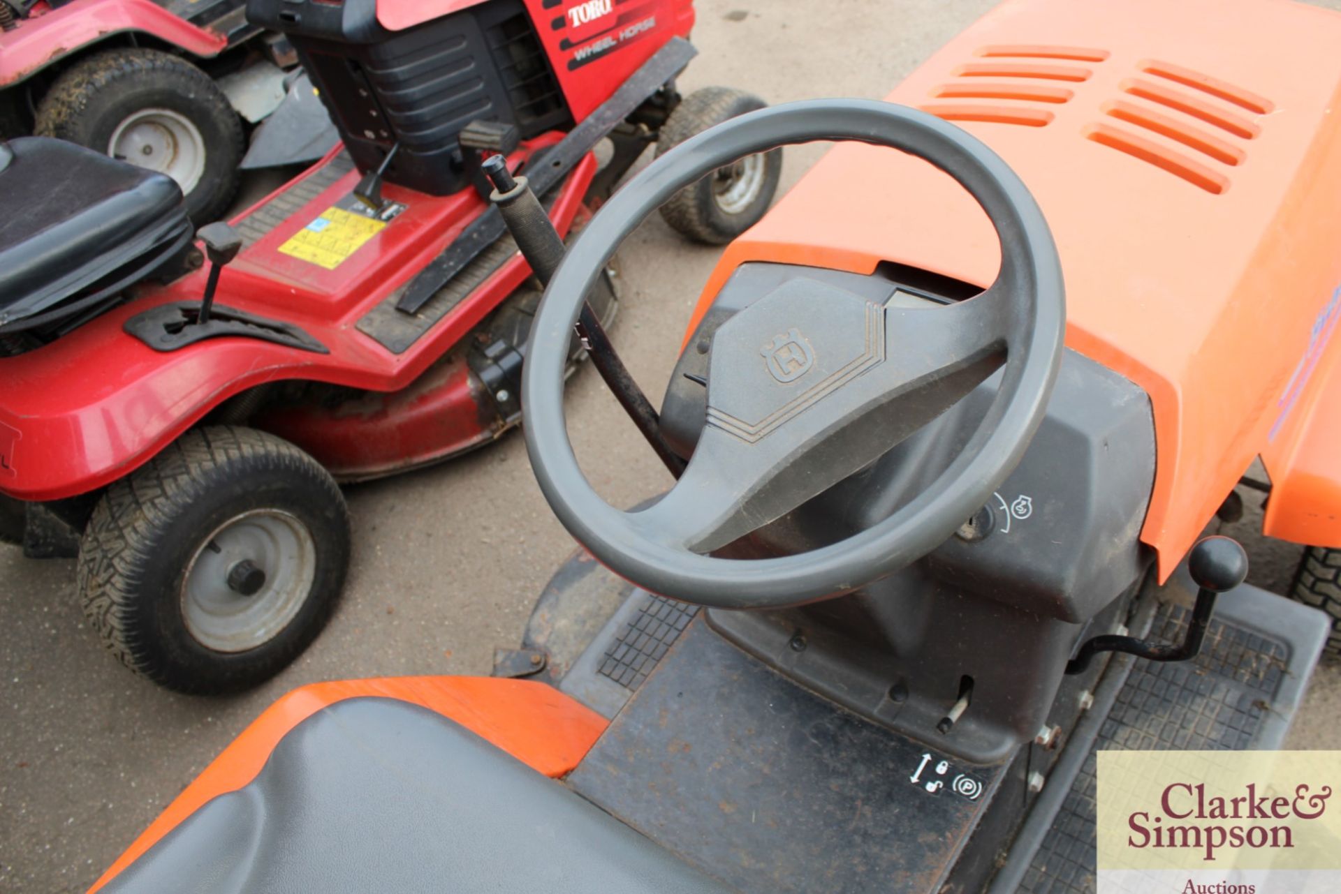 Husqvarna YT130 ride-on mower. With 42in deck, 6-speed gearbox and collector. - Image 6 of 6