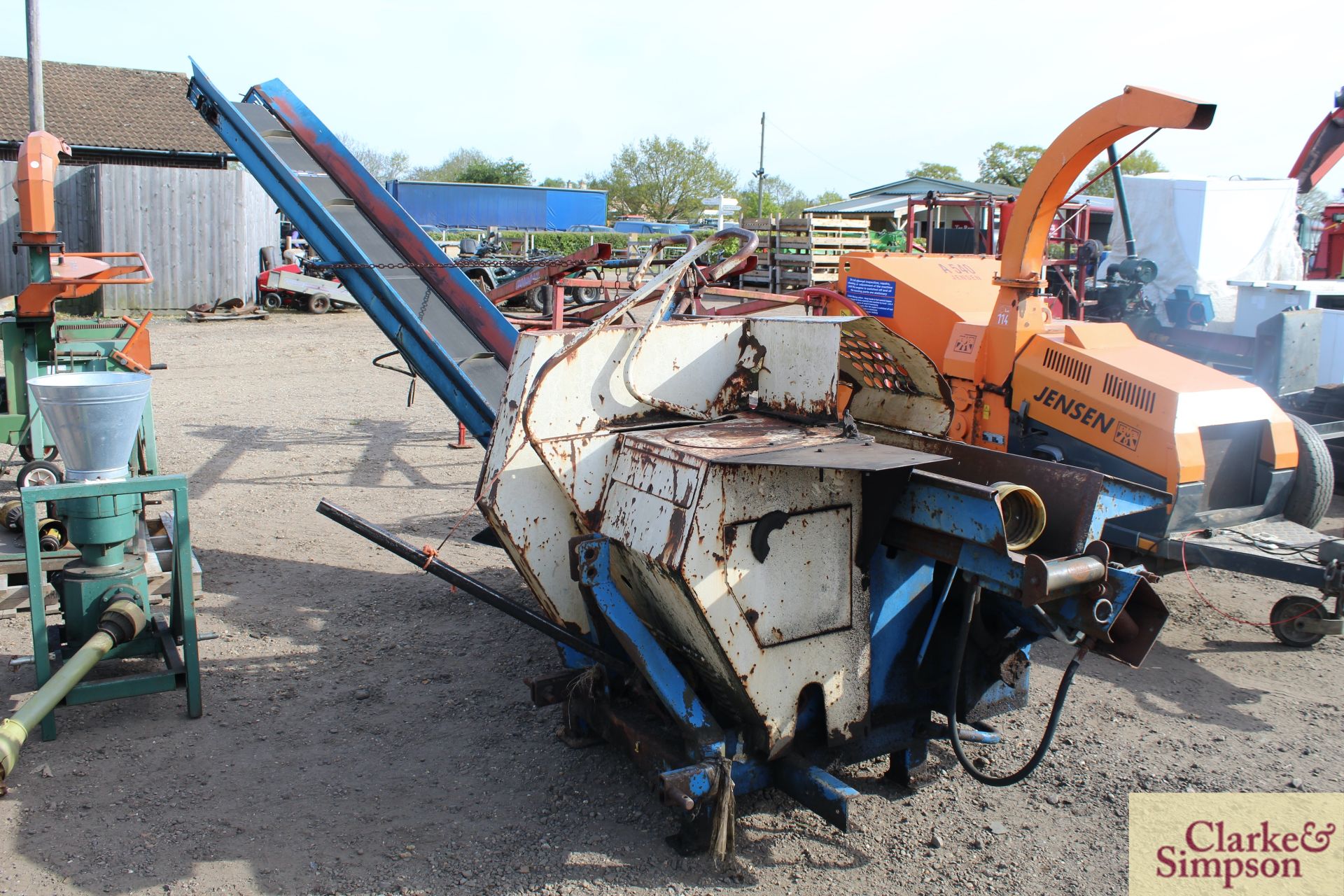 **CATALOGUE CHANGE** Transaw (Posch) linkage mounted PTO driven firewood processor. With circular - Image 2 of 15