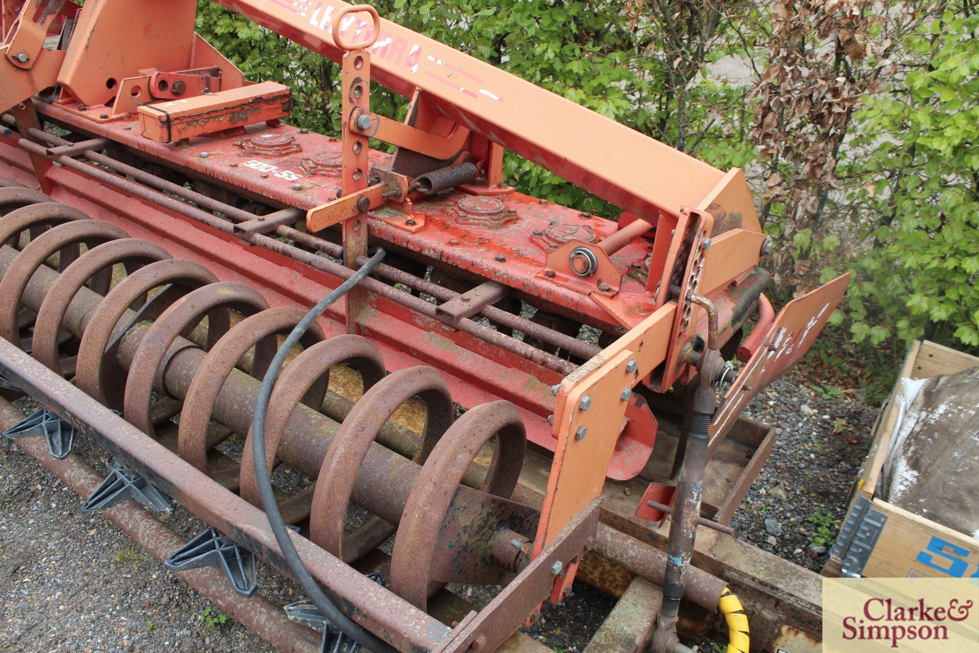 Lely 5m rigid power harrow. With crumbler and transport trailer. Vendor reports that a seal has gone - Image 8 of 19