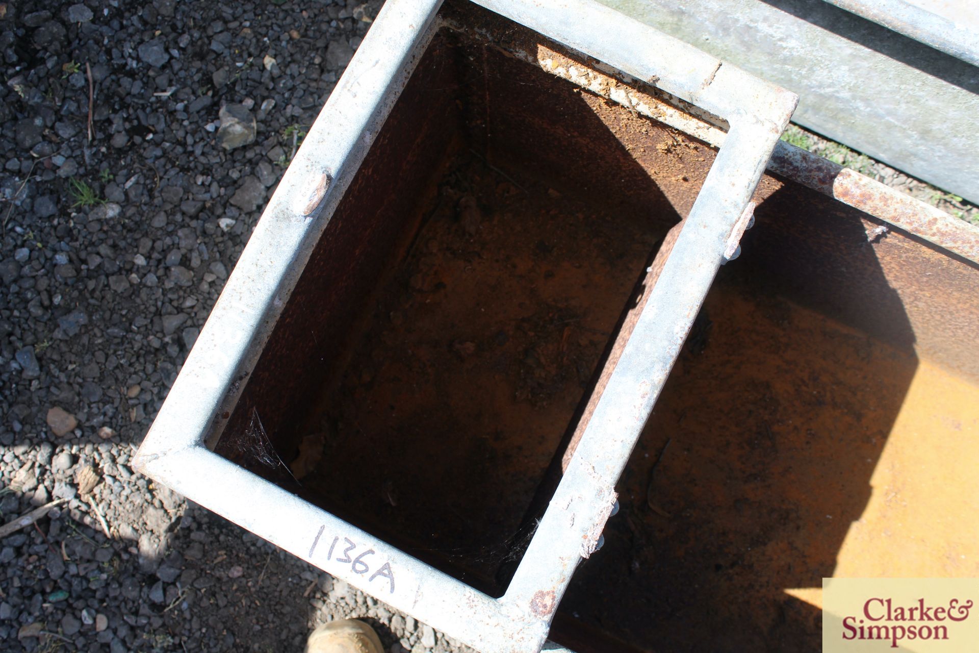 Galvanised water tank. * - Image 6 of 6