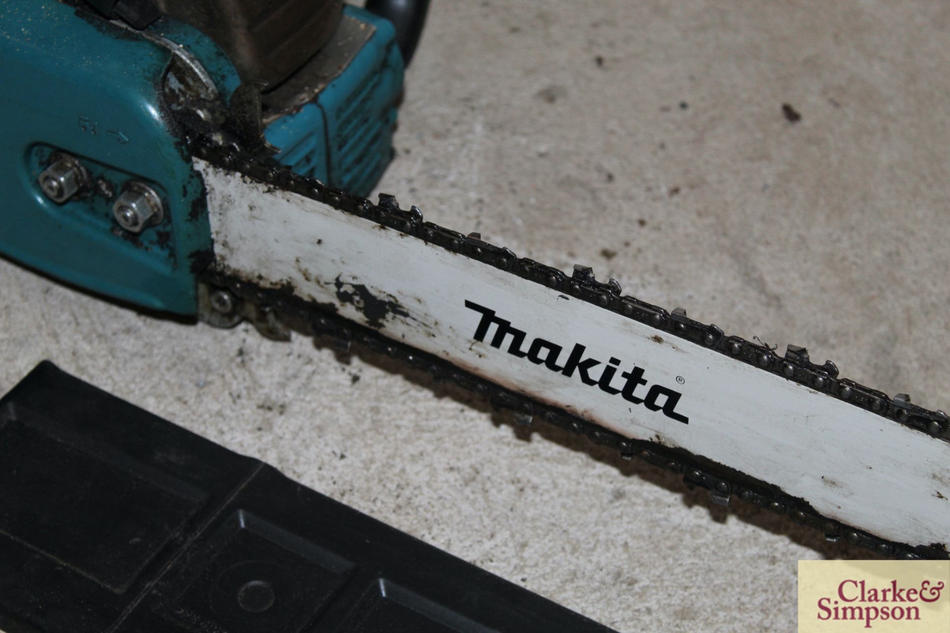 Makita chainsaw. - Image 4 of 9