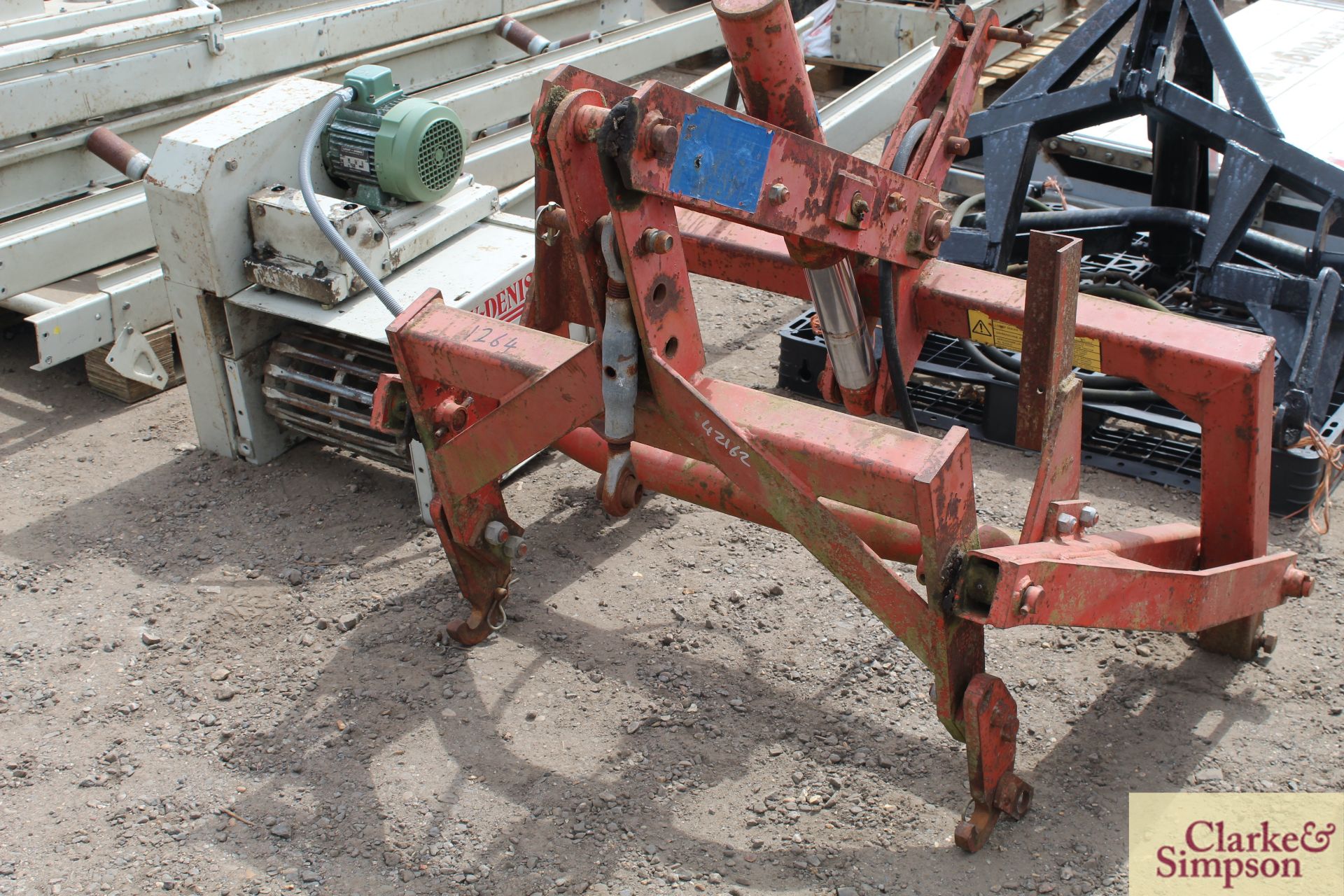 Kuhn up and over drill linkage for power harrow. * - Image 6 of 6