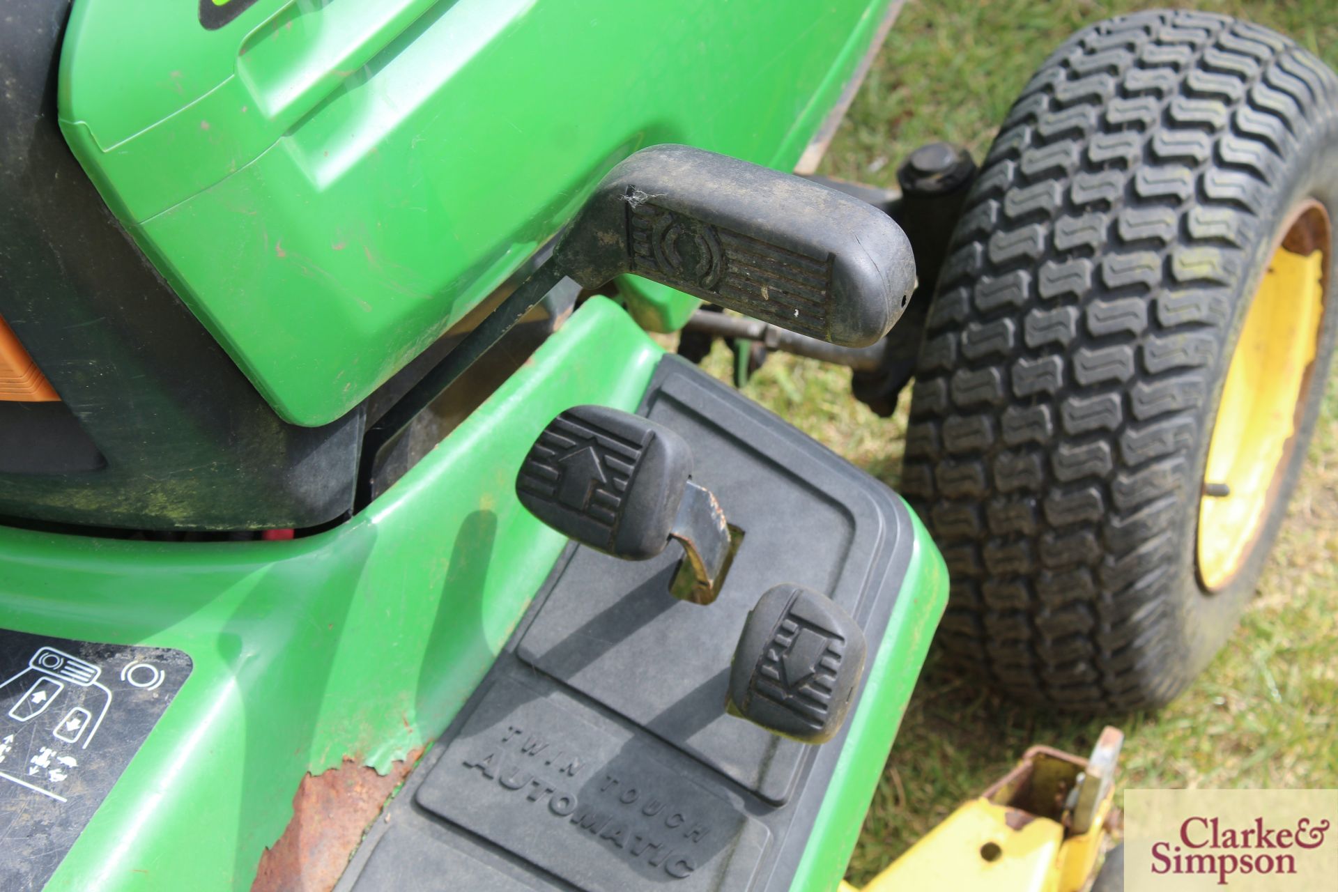 John Deere GX355 diesel ride-on mower. - Image 25 of 33