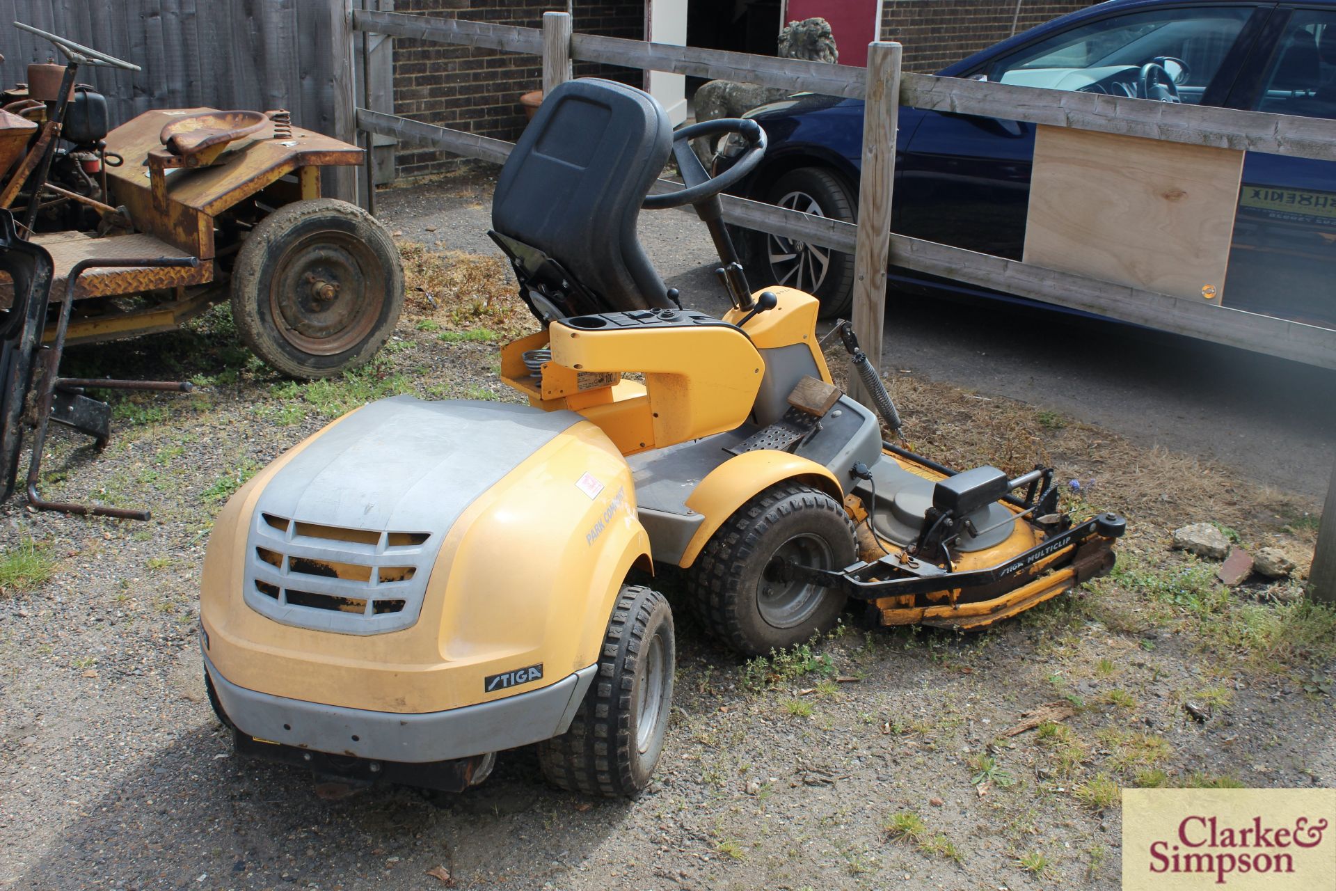 Stiga Park Comfort ride-on mower. - Image 2 of 8