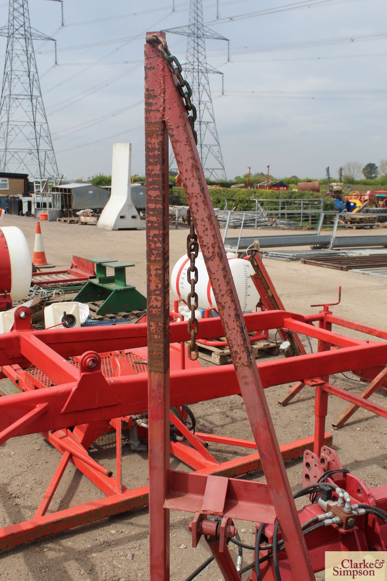 Front linkage frame with hydraulic bout markers. Previously used when drilling beet. * - Image 4 of 7