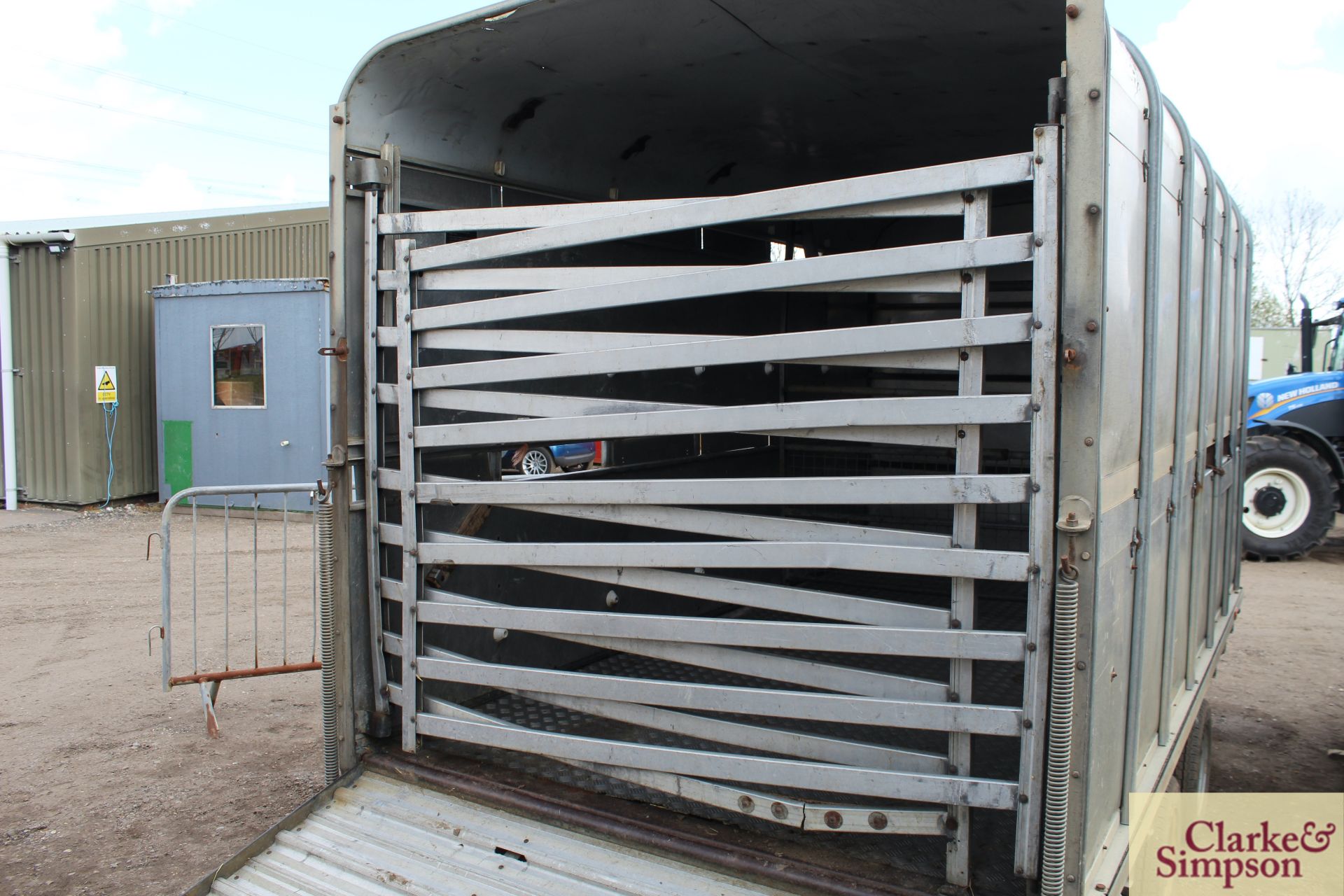 Ifor Williams 12ft twin axle demount livestock trailer. * - Image 8 of 17