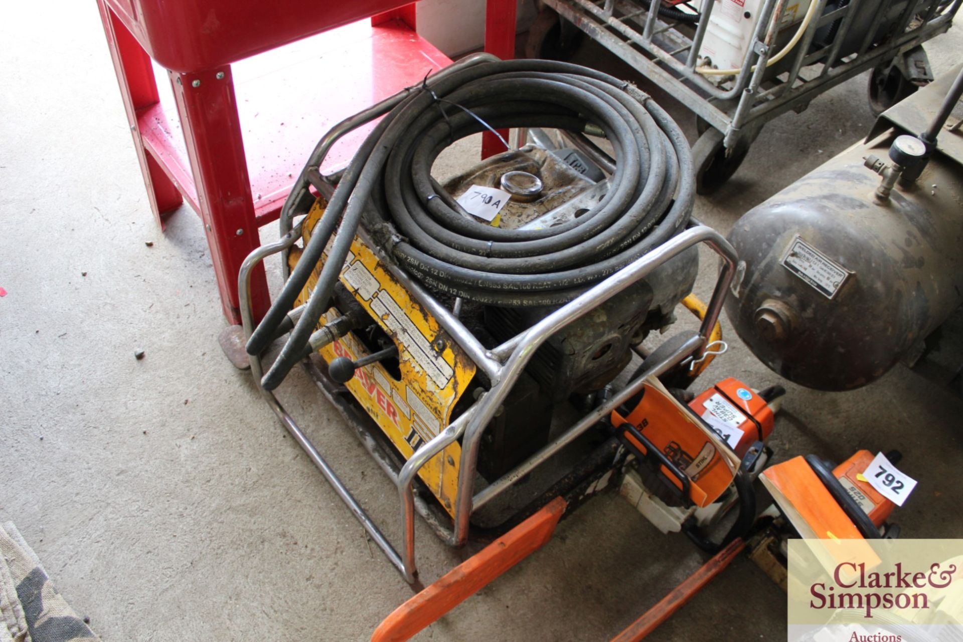 JCB Beaver hydraulic power pack with breaker gun.