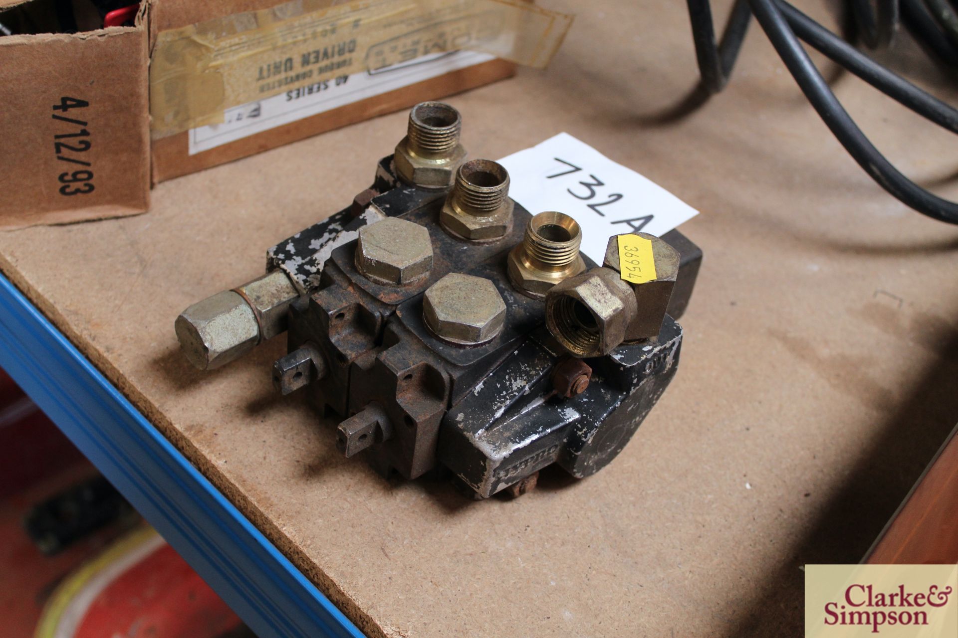 Hydraulic spool valve. - Image 2 of 2