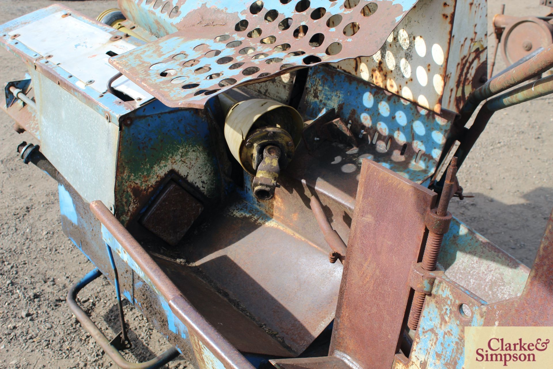 **CATALOGUE CHANGE** Transaw (Posch) linkage mounted PTO driven firewood processor. With circular - Image 10 of 15