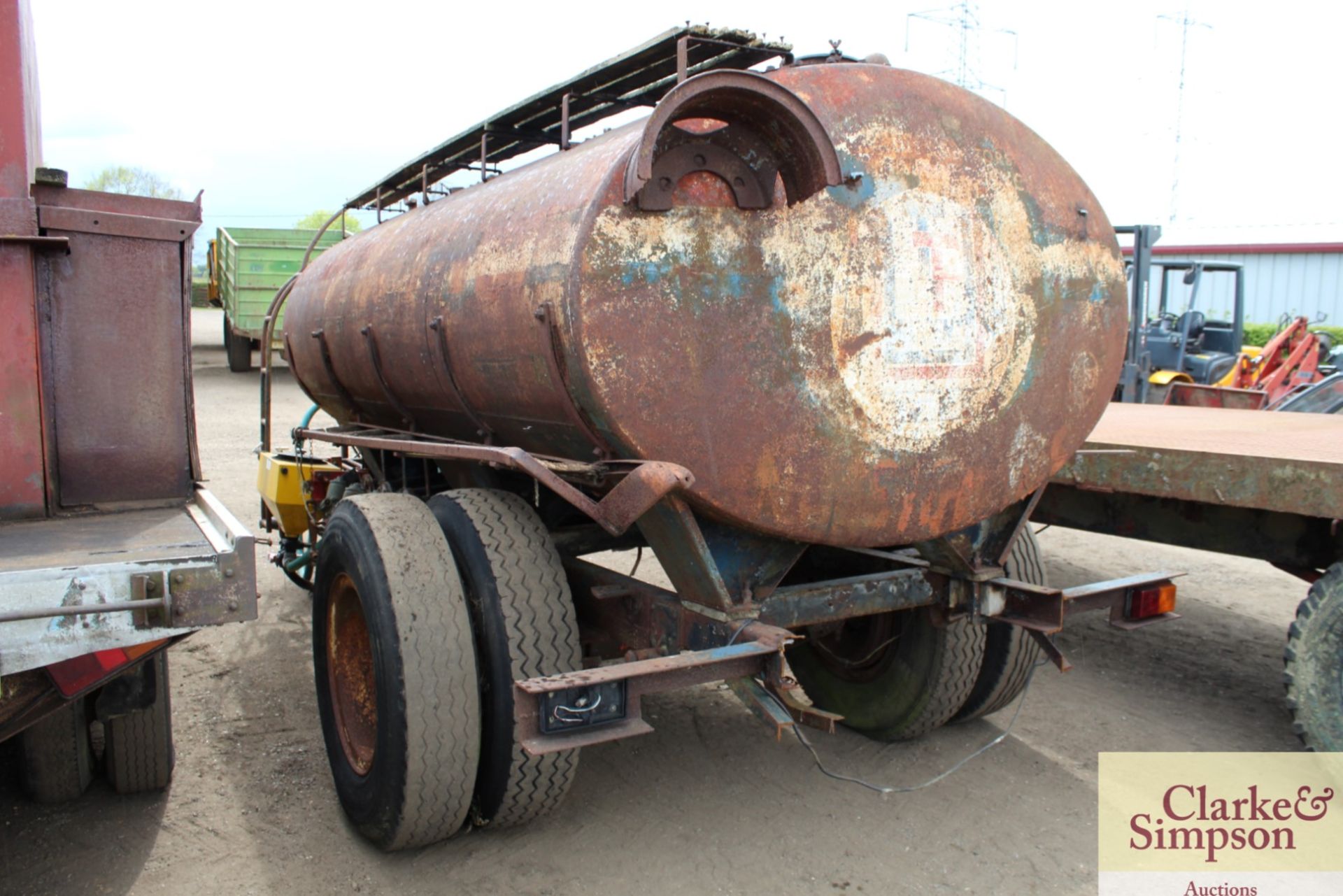Single axle 1,100G 3 compartment water bowser. With 600L mixing tank and induction hopper. * - Image 4 of 11