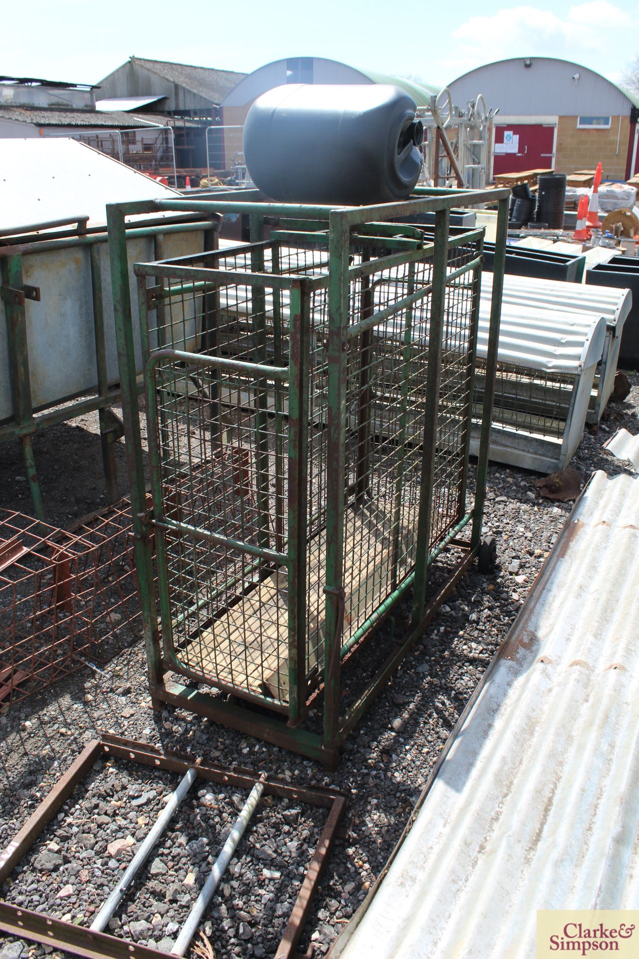 Sheep weighing scales. * - Image 3 of 5