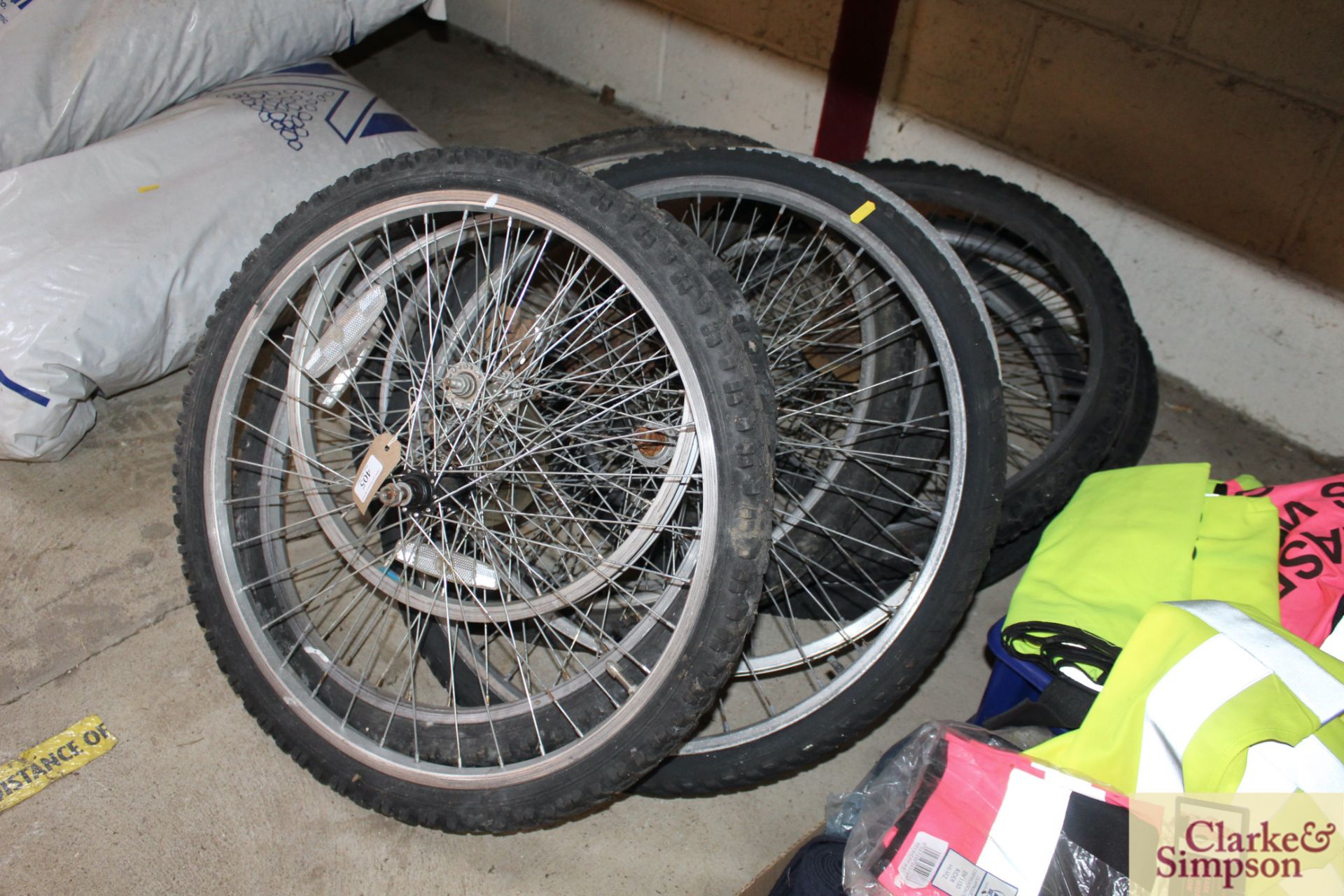 Various bike wheels. * - Bild 2 aus 2