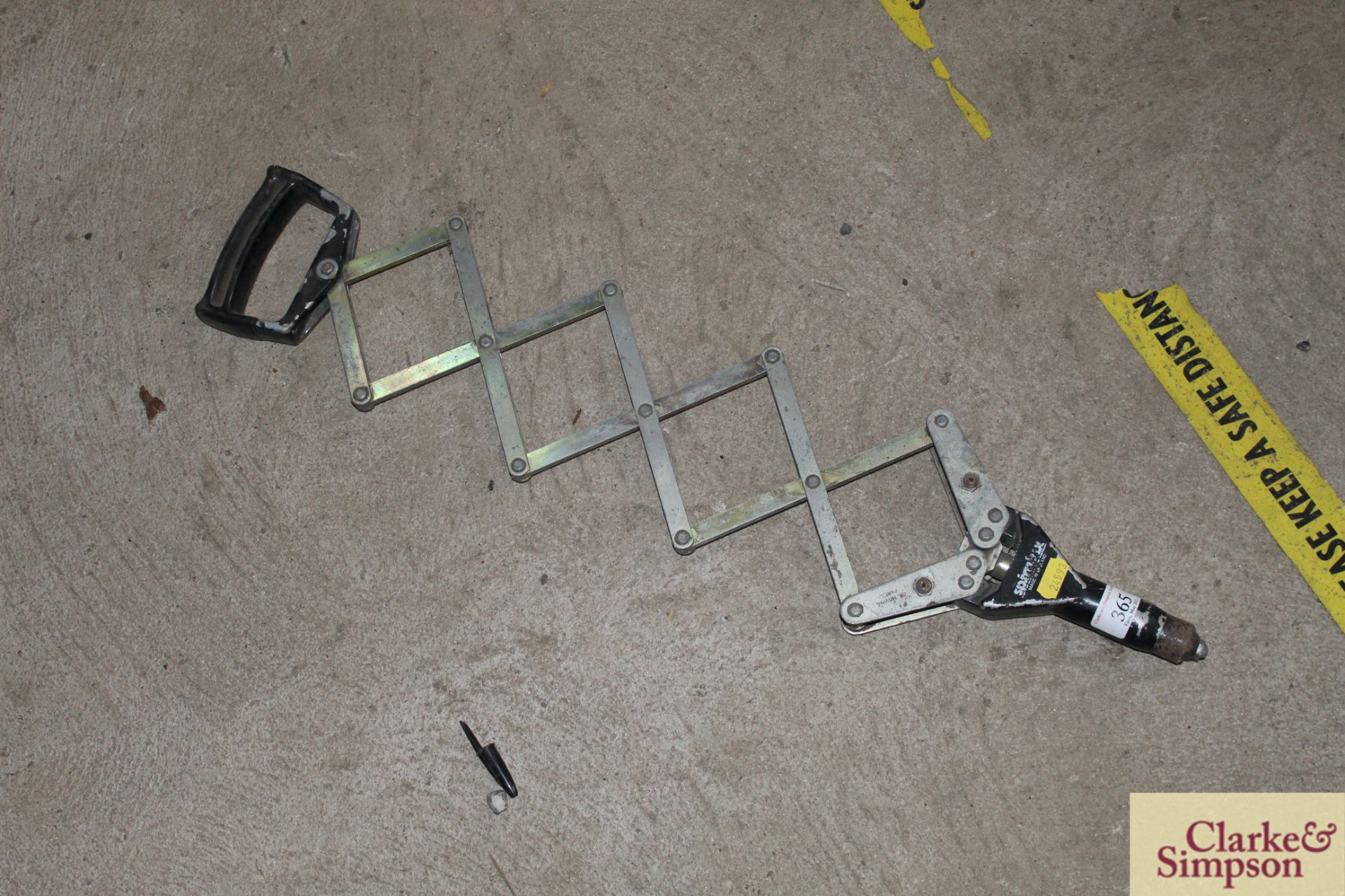 Lazy tong pop rivet gun. - Image 3 of 3
