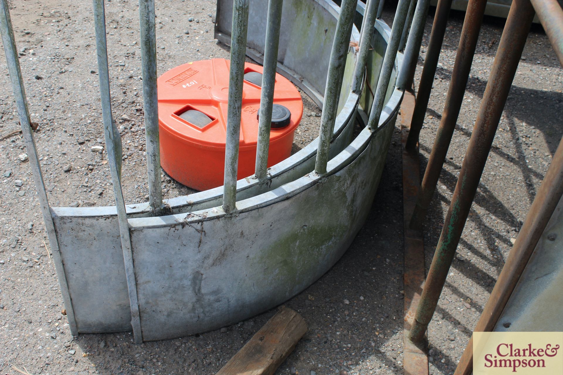 Galvanised ring feeder. * - Image 4 of 4