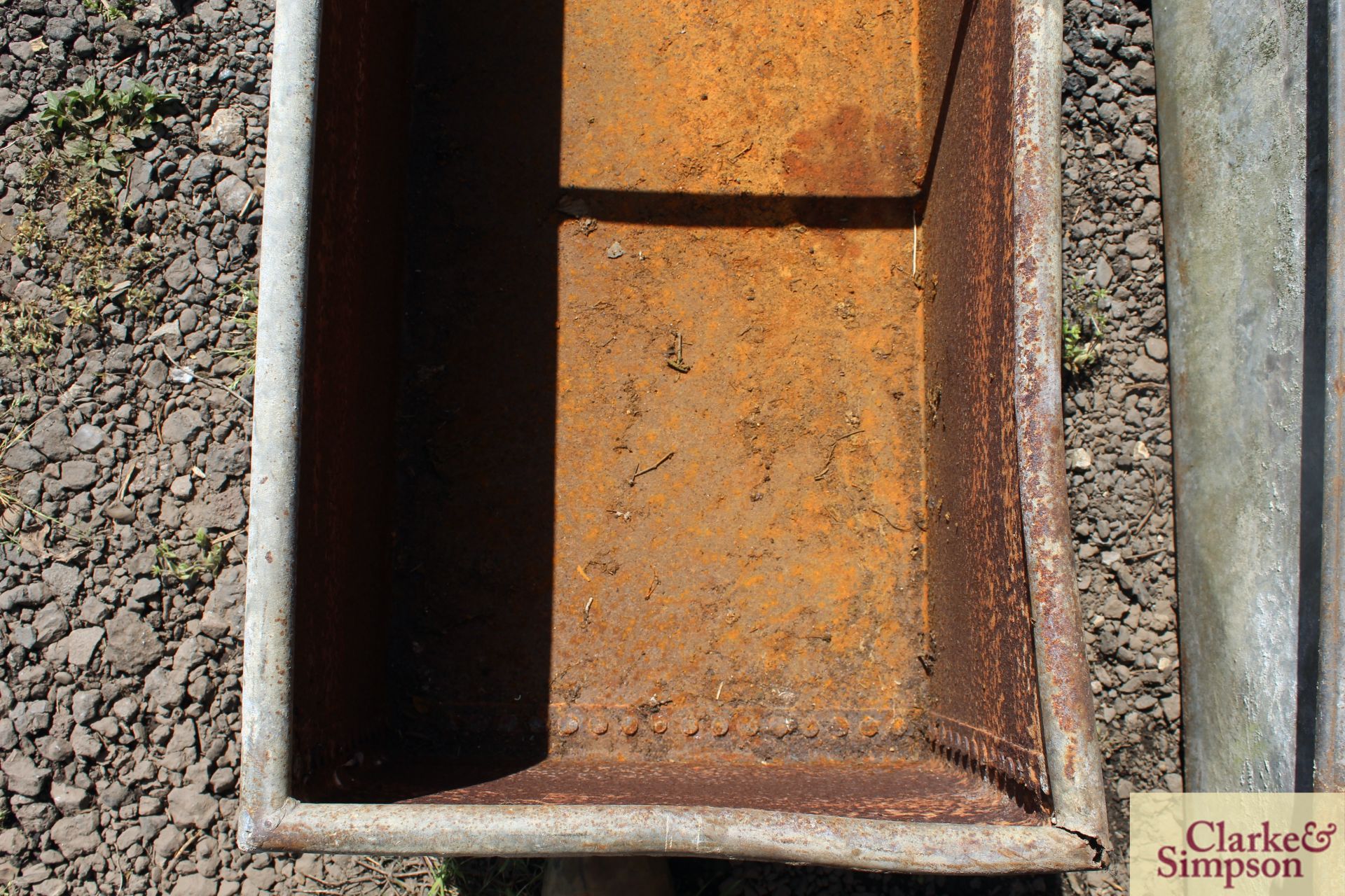 Galvanised water tank. * - Image 3 of 6