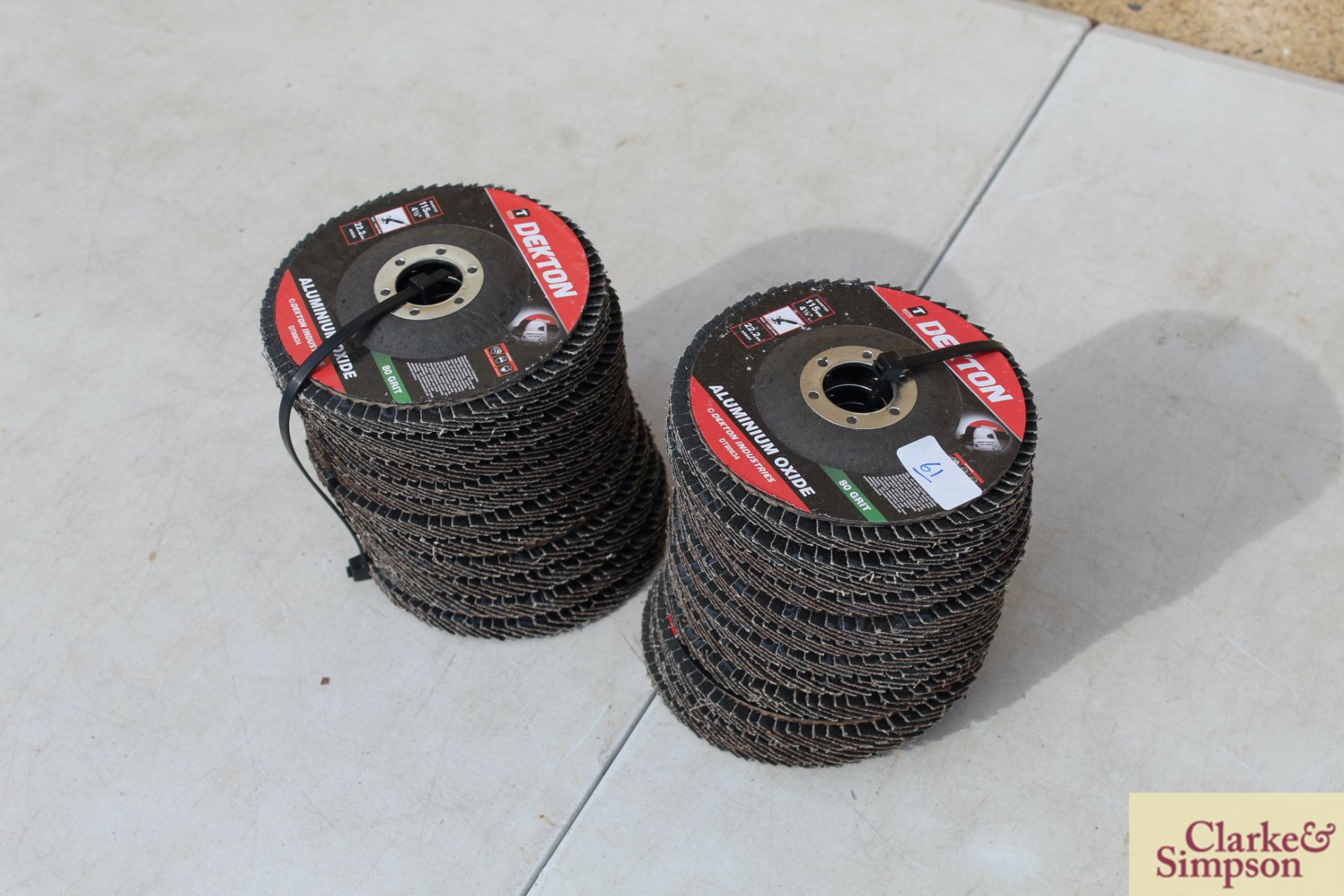 24x assorted 4.5in flap discs. *