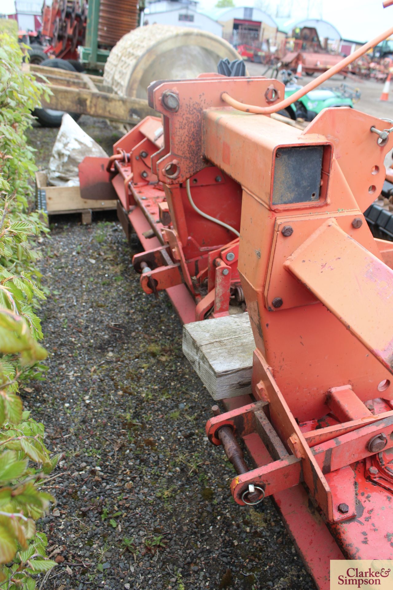 Lely 5m rigid power harrow. With crumbler and transport trailer. Vendor reports that a seal has gone - Image 19 of 19