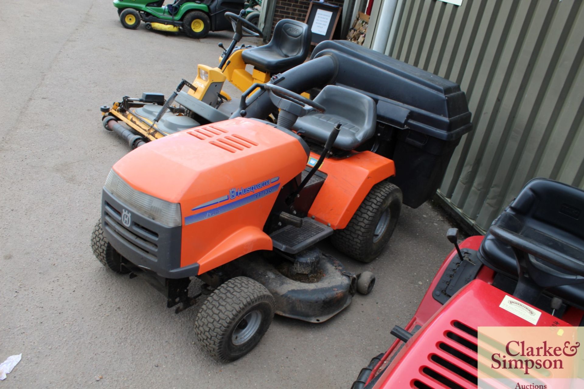 Husqvarna YT130 ride-on mower. With 42in deck, 6-speed gearbox and collector. - Image 3 of 6