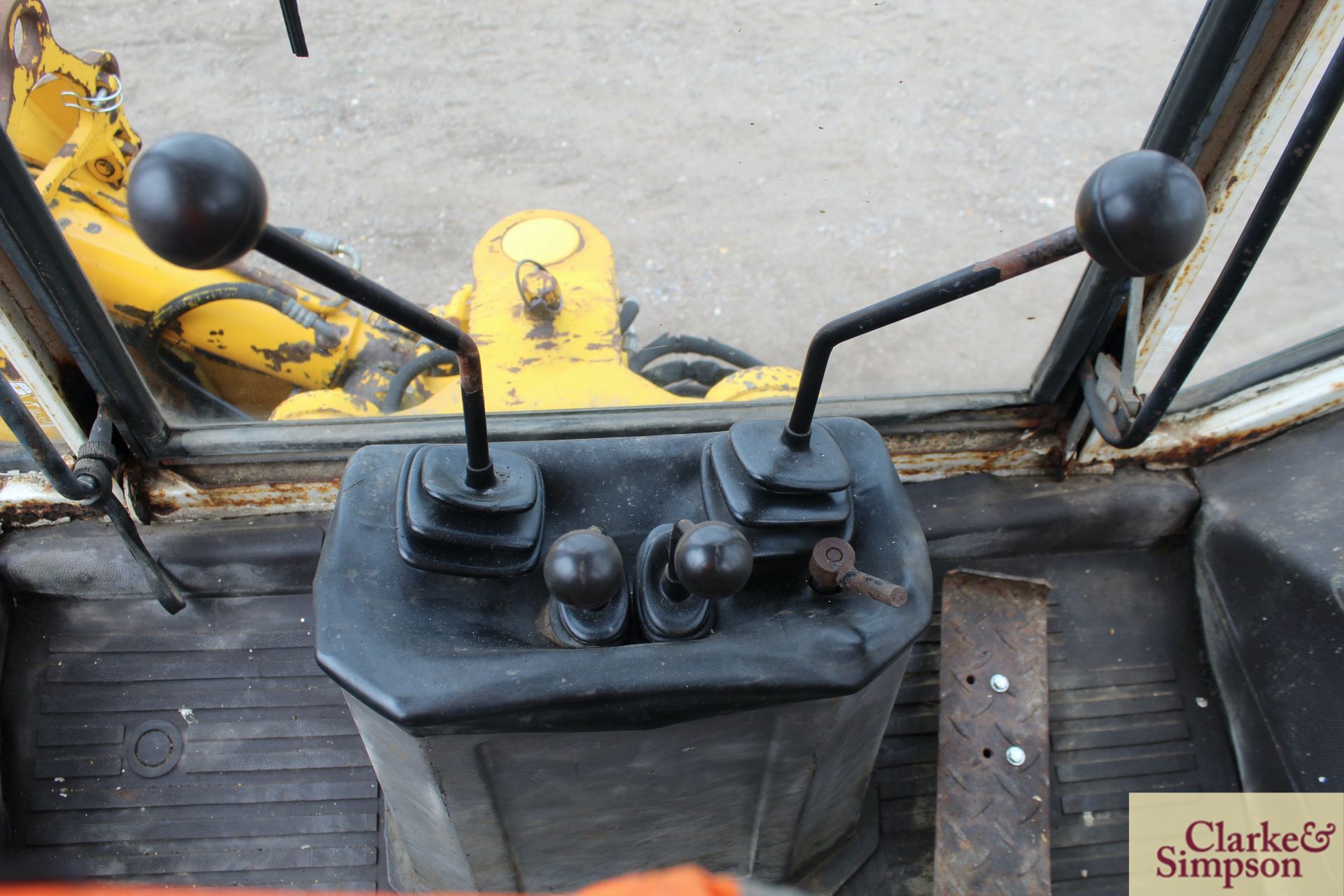 JCB 3CX Sitemaster 2WD backhoe loader. Registration A790 ROU. Date of first registration 10/1983. - Image 33 of 34