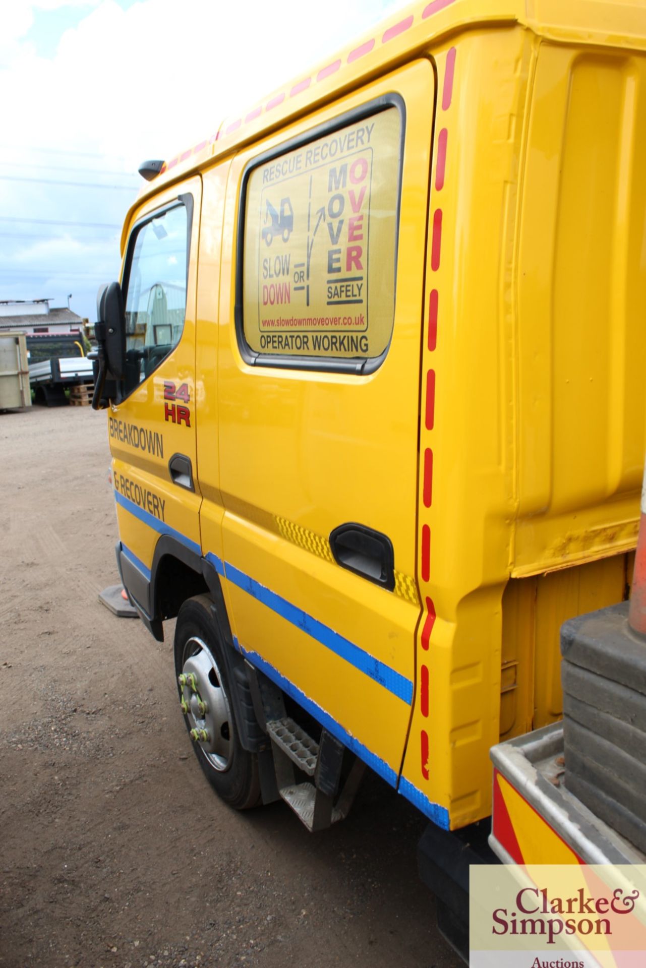 Mitsubishi Canter 7.5T crew cab 4x2 tilt and silde recovery lorry. Registration HX08 XKD. Date of - Image 18 of 30