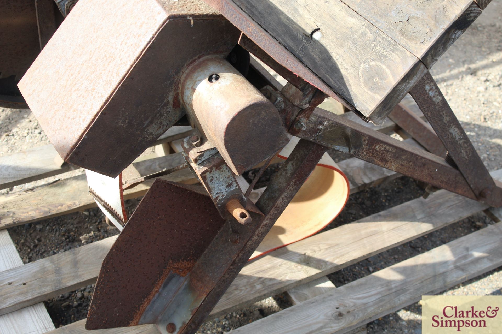 Ferguson Cordwood saw bench. With tractor pulley and belt. - Image 5 of 6