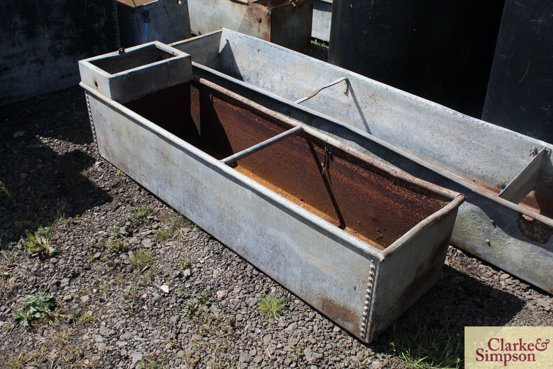 Galvanised water tank. * - Image 2 of 6