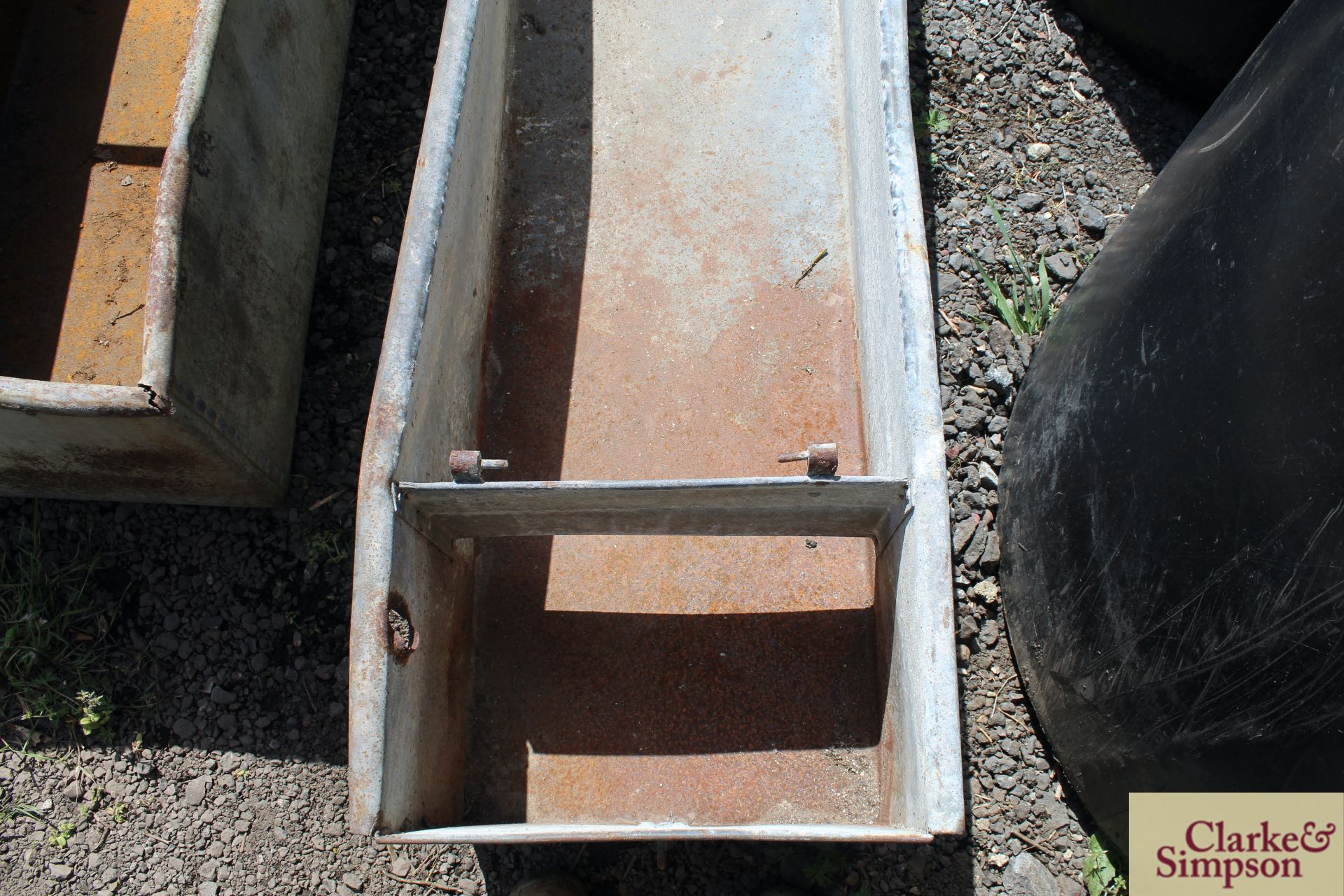 Galvanised water tank. * - Image 3 of 5