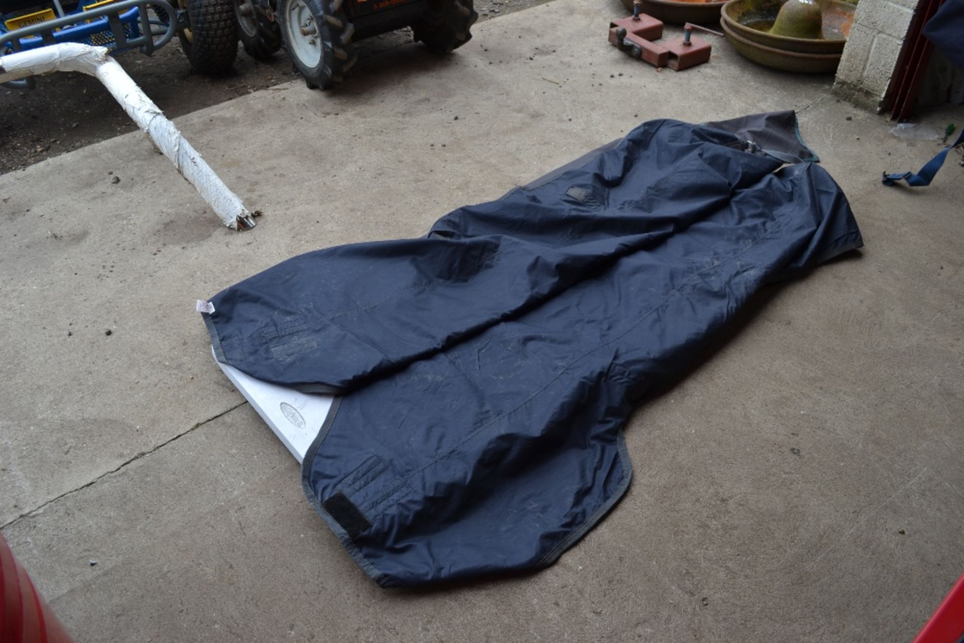 2x Horseware Amigo 6ft 6in rain sheets and 6ft 6in - Image 4 of 6