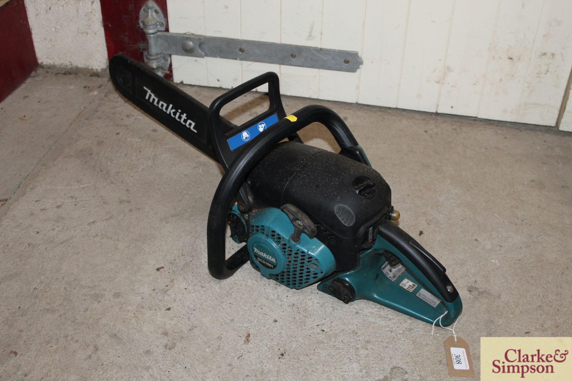 Makita chainsaw. - Image 2 of 9