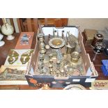 A quantity of various decorative brassware items t