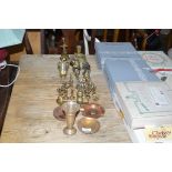 A quantity of various decorative brass and copperw