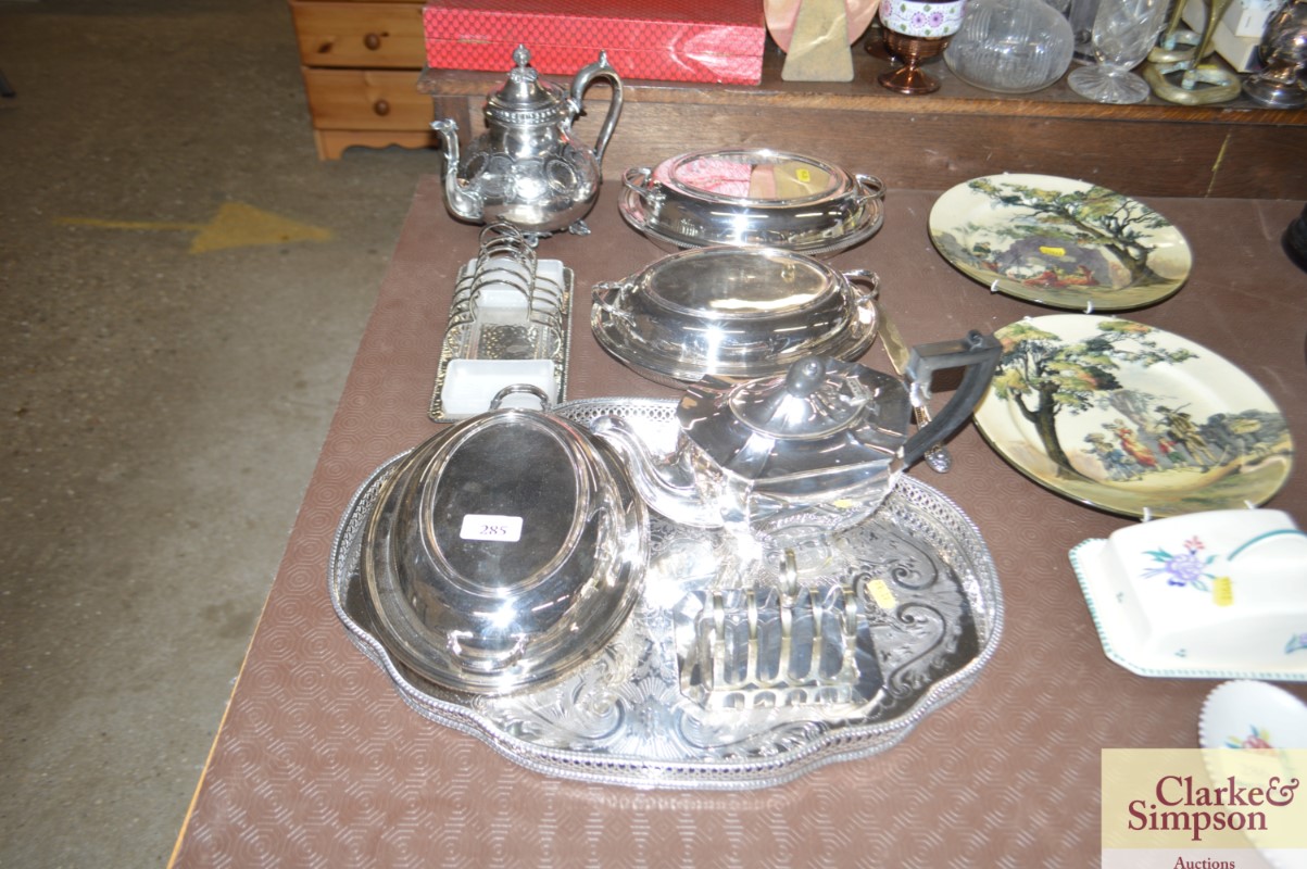 A quantity of various platedware to include entreé