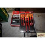 A Deckdon 6 piece screwdriver set; and a 7 piece m