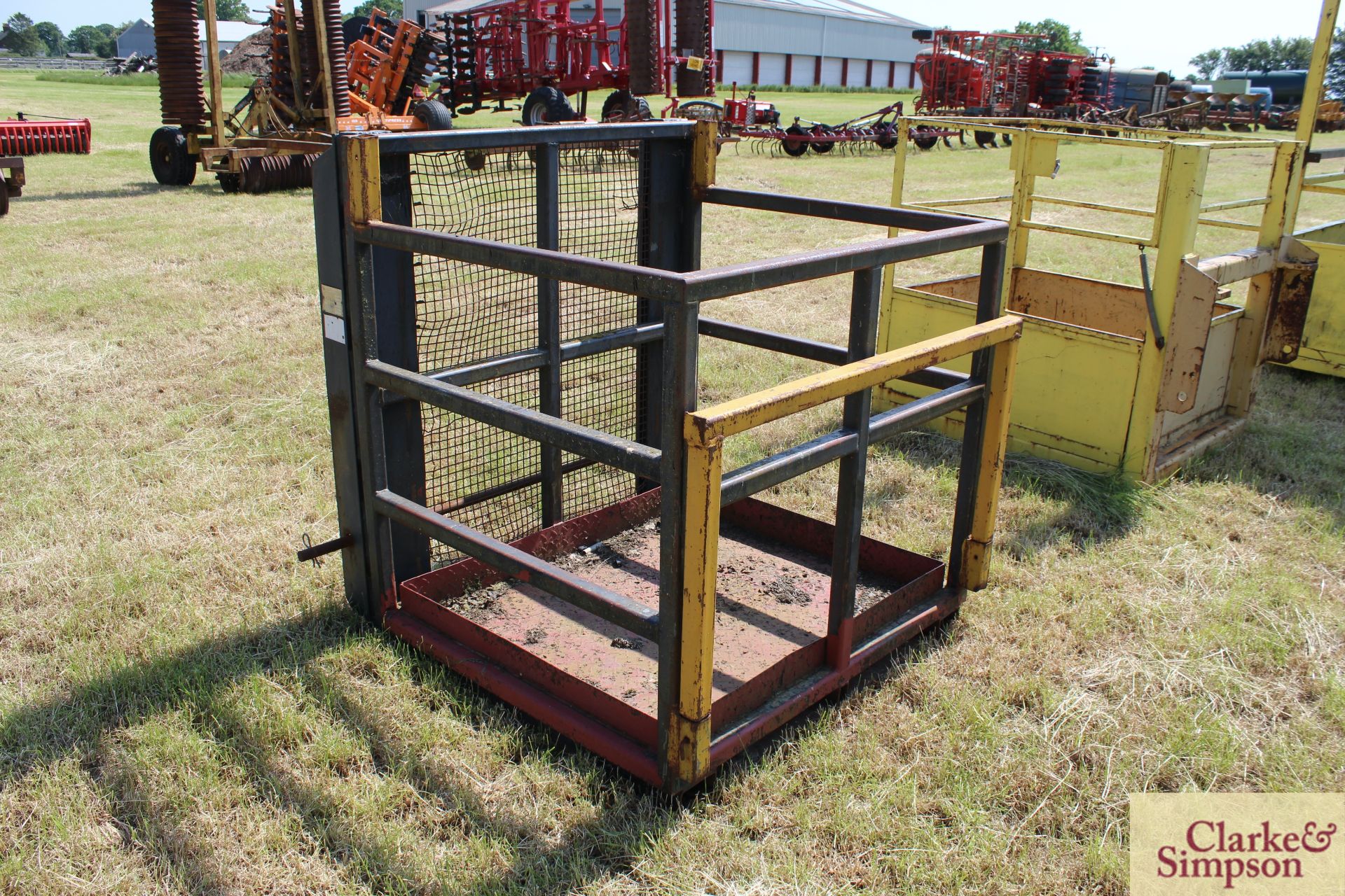 Man cage. Matbro cone and pin brackets. LH - Image 3 of 8