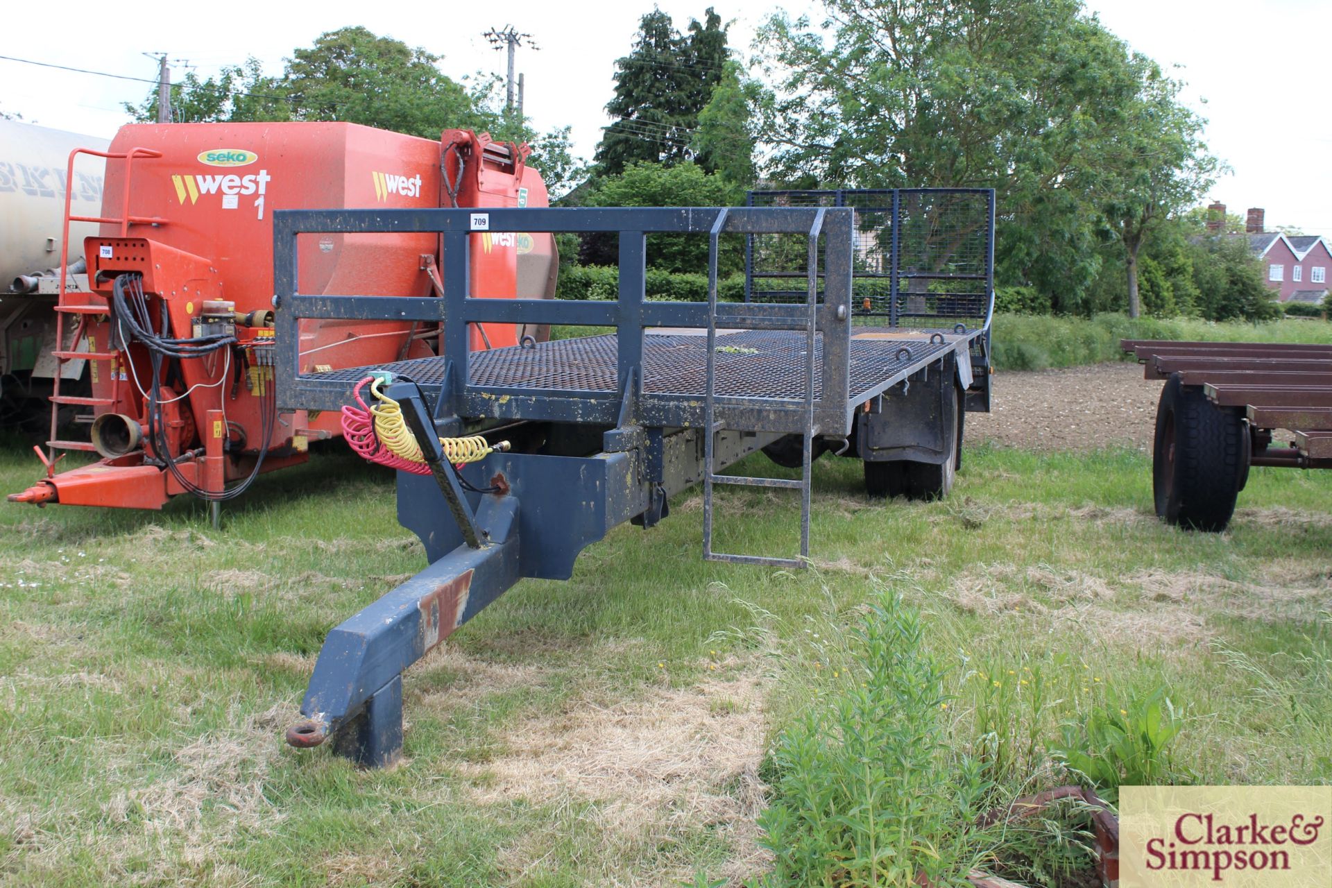 27ft single axle beaver tail trailer. Ex-lorry conversion. With full width mesh ramp and air brakes. - Image 2 of 12