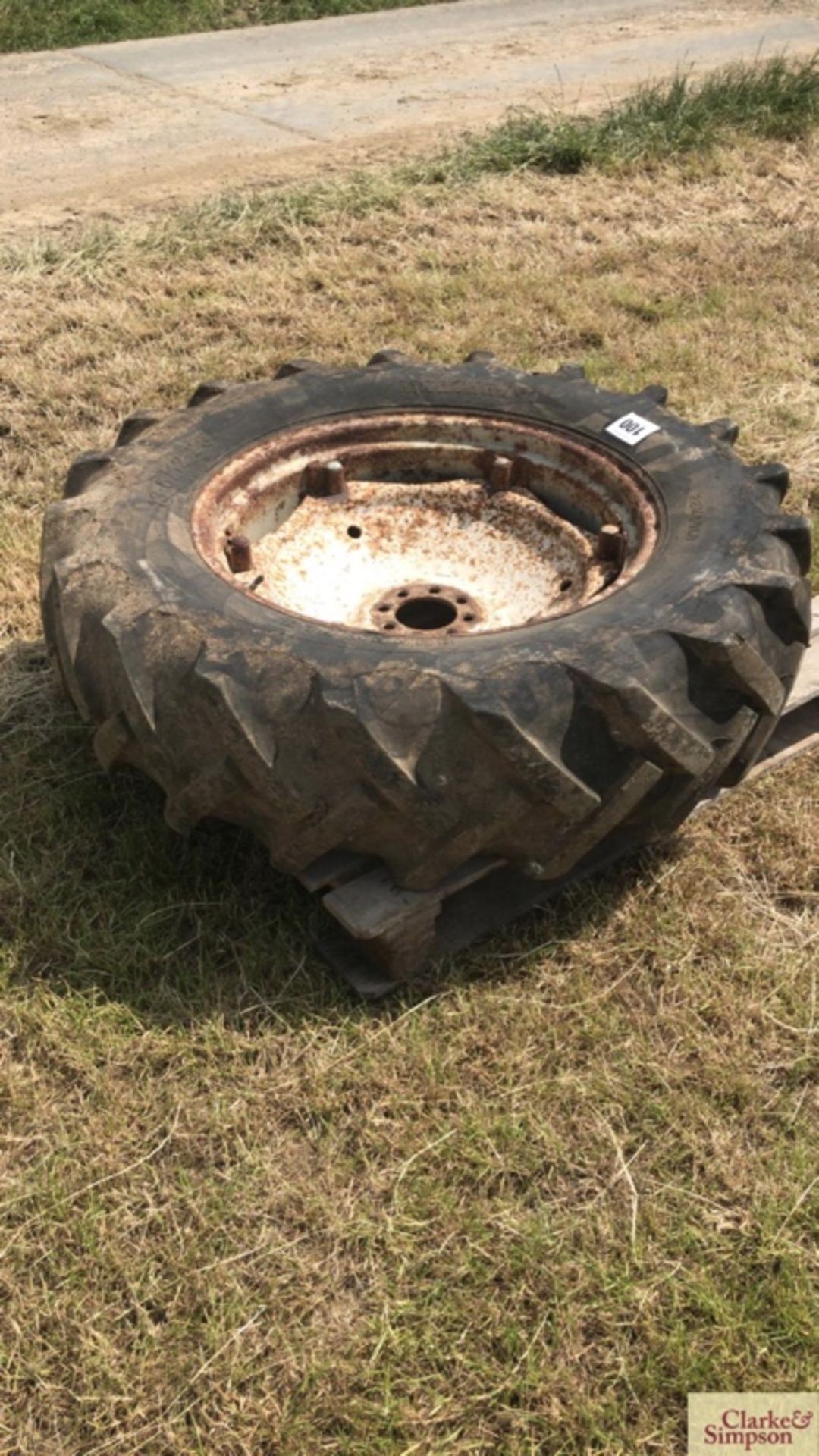 13.6/12-28 Ford rear wheel and tyre. M - Image 2 of 2