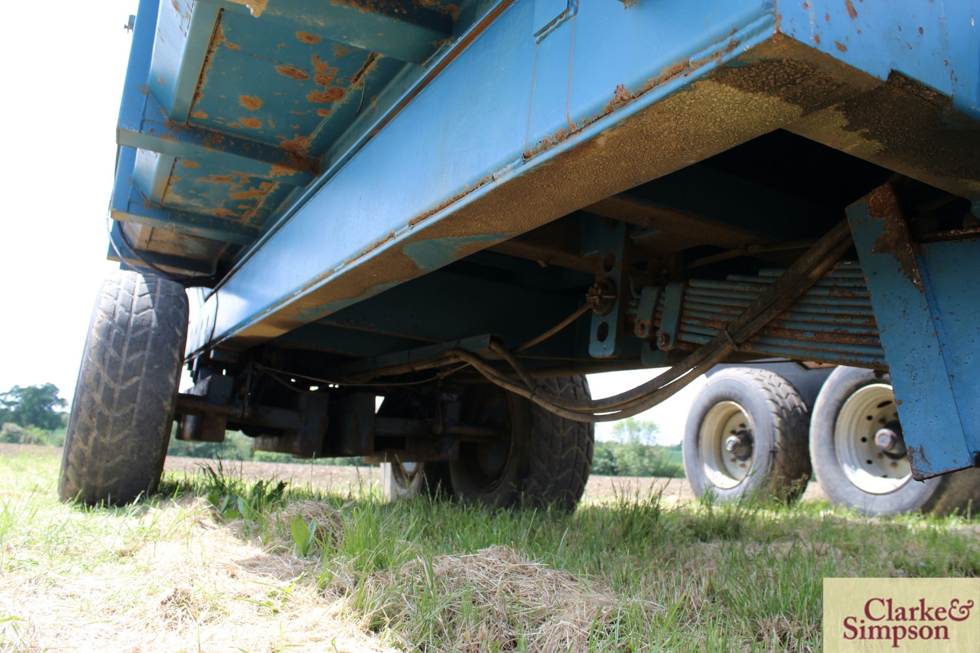 Warwick 14T twin axle dump trailer. 2004. Serial number 1404449. With sprung draw bar, hydraulic - Image 11 of 27