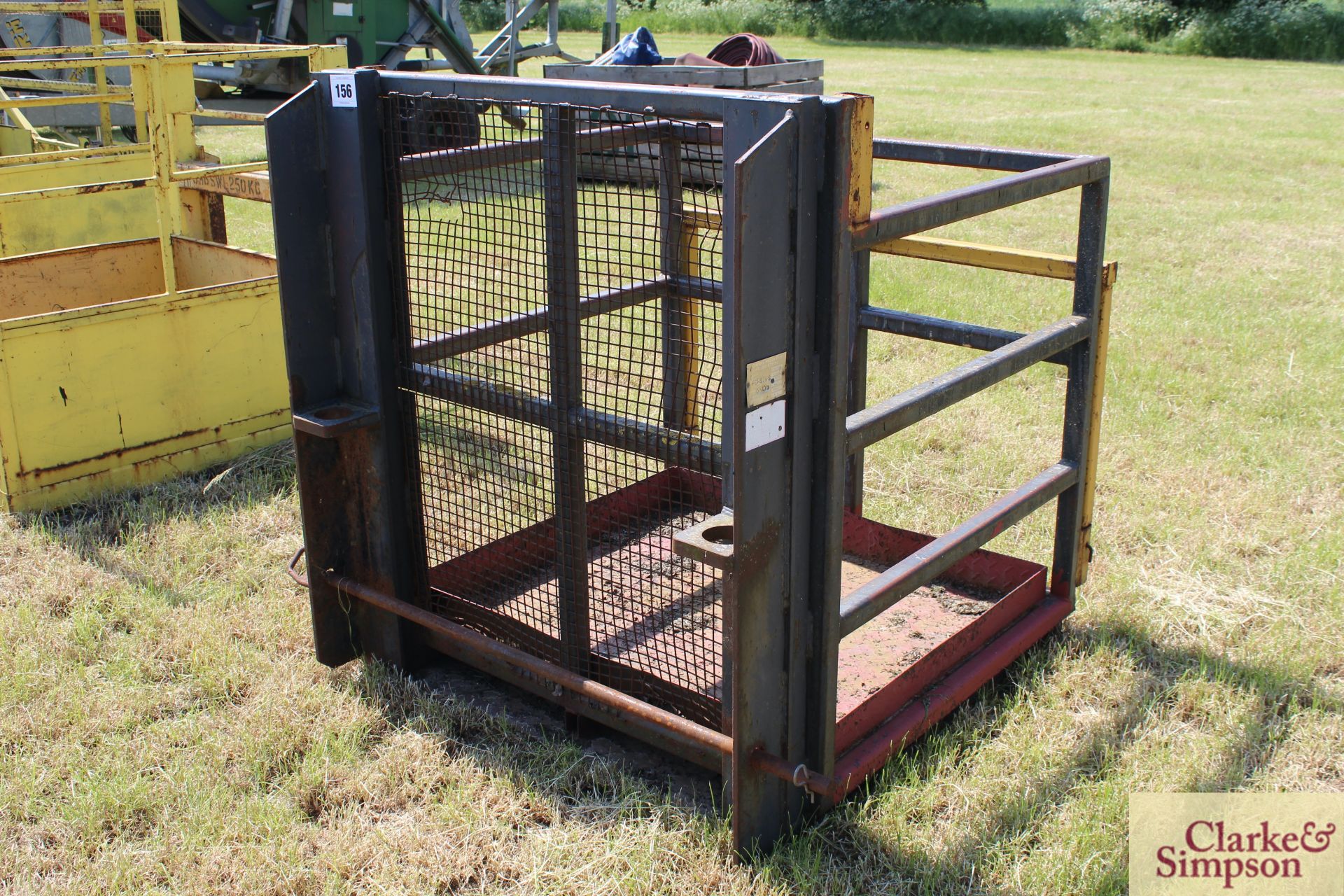 Man cage. Matbro cone and pin brackets. LH - Image 2 of 8